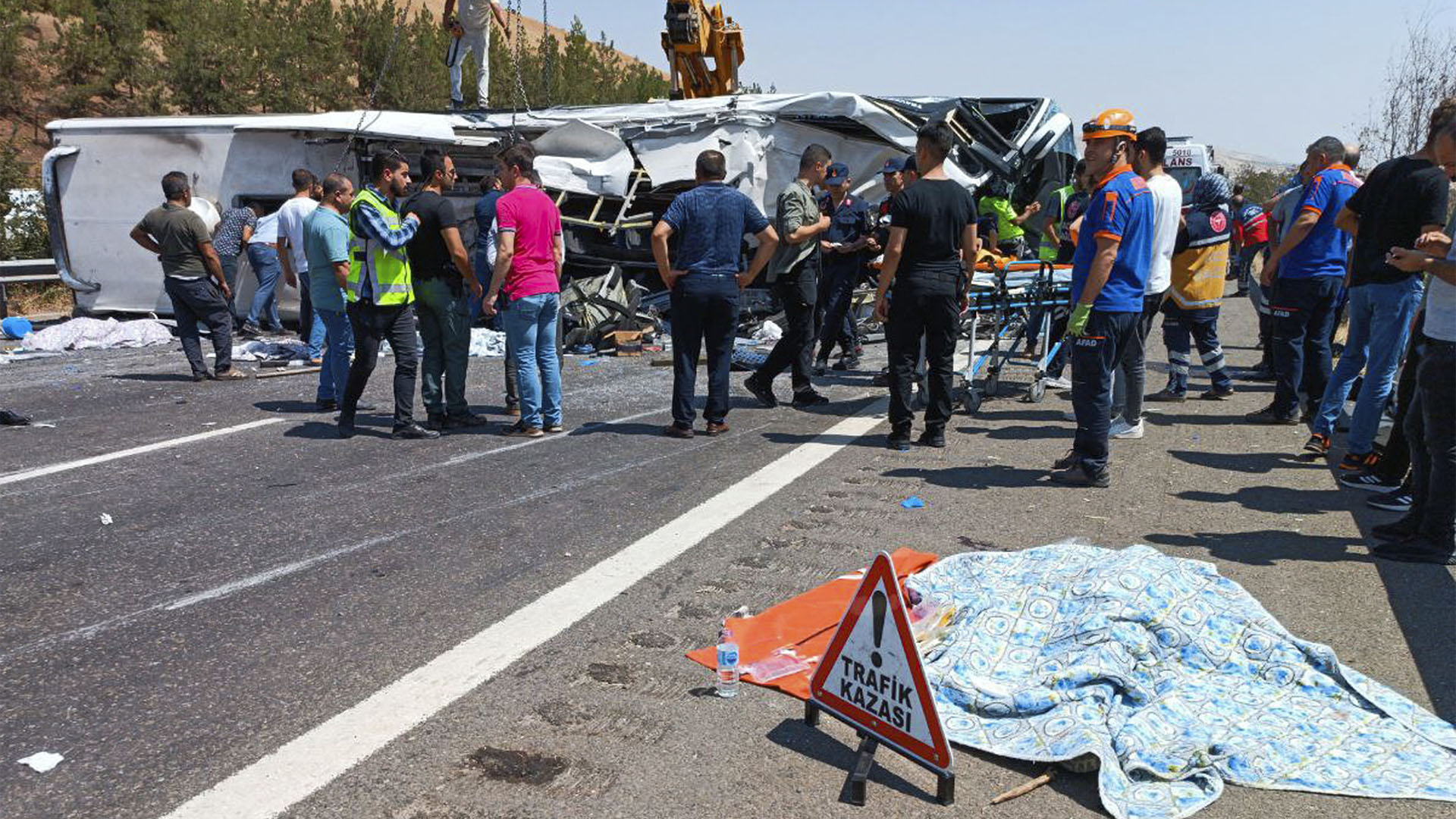 Turquía tiene un pobre historial de seguridad vial. Unas 5.362 personas murieron en accidentes de tráfico el año pasado, según el gobierno. (IHA via AP)