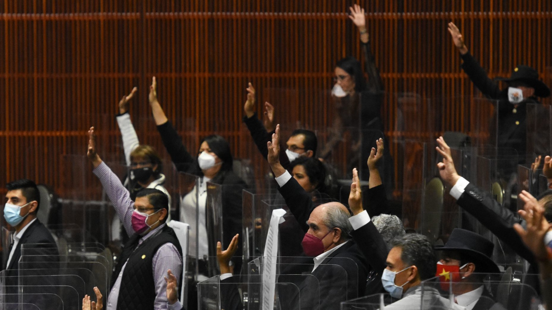Al dictamen para la despenalización y regulación de la marihuana le aguarda todavía un camino difícil en el proceso legislativo (Foto: Cuartoscuro)