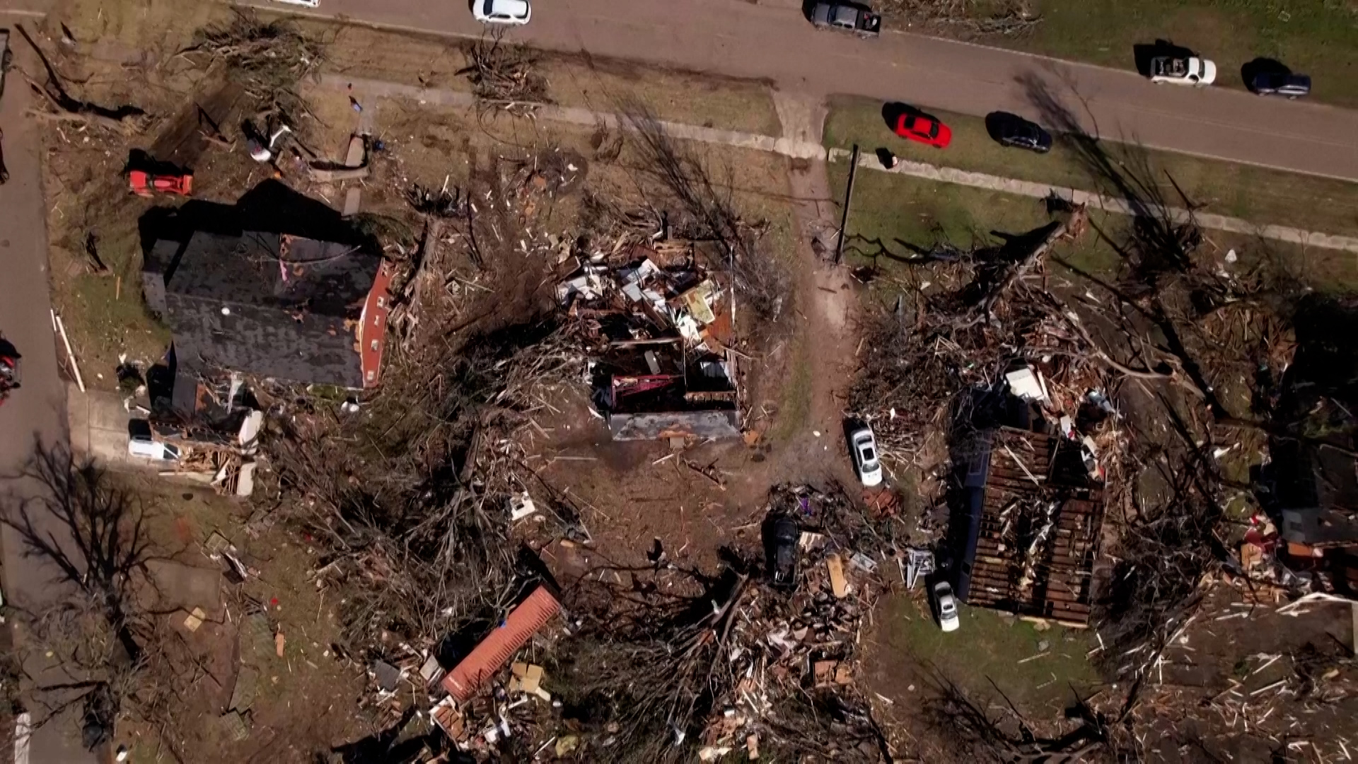 Las impactantes imágenes captadas por un drone tras el paso del tornado en Mississippi
