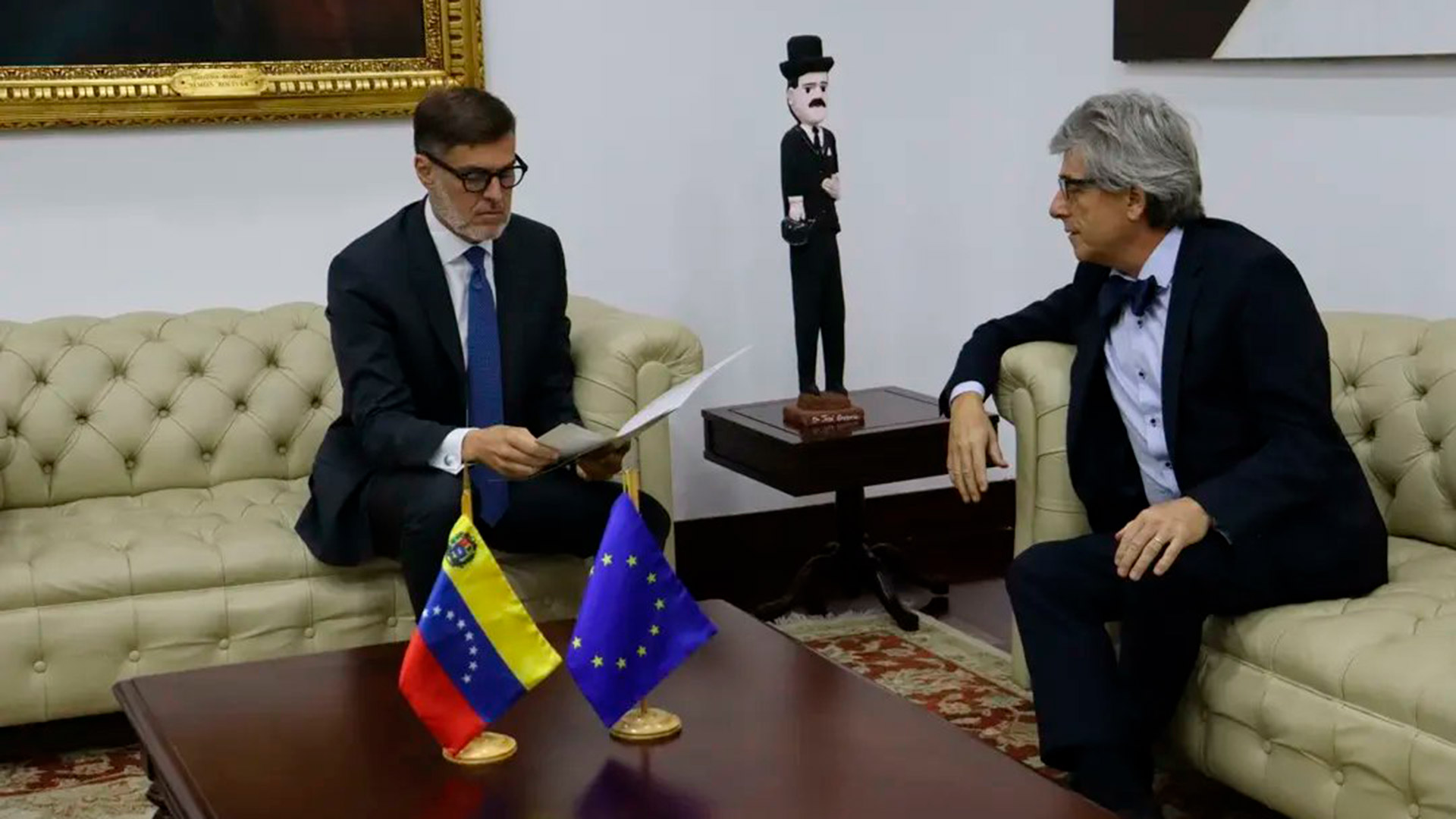 La UE y el régimen chavista buscan fortalecer el diálogo tras la expulsión el año pasado de la ex embajador del bloque en Venezuela