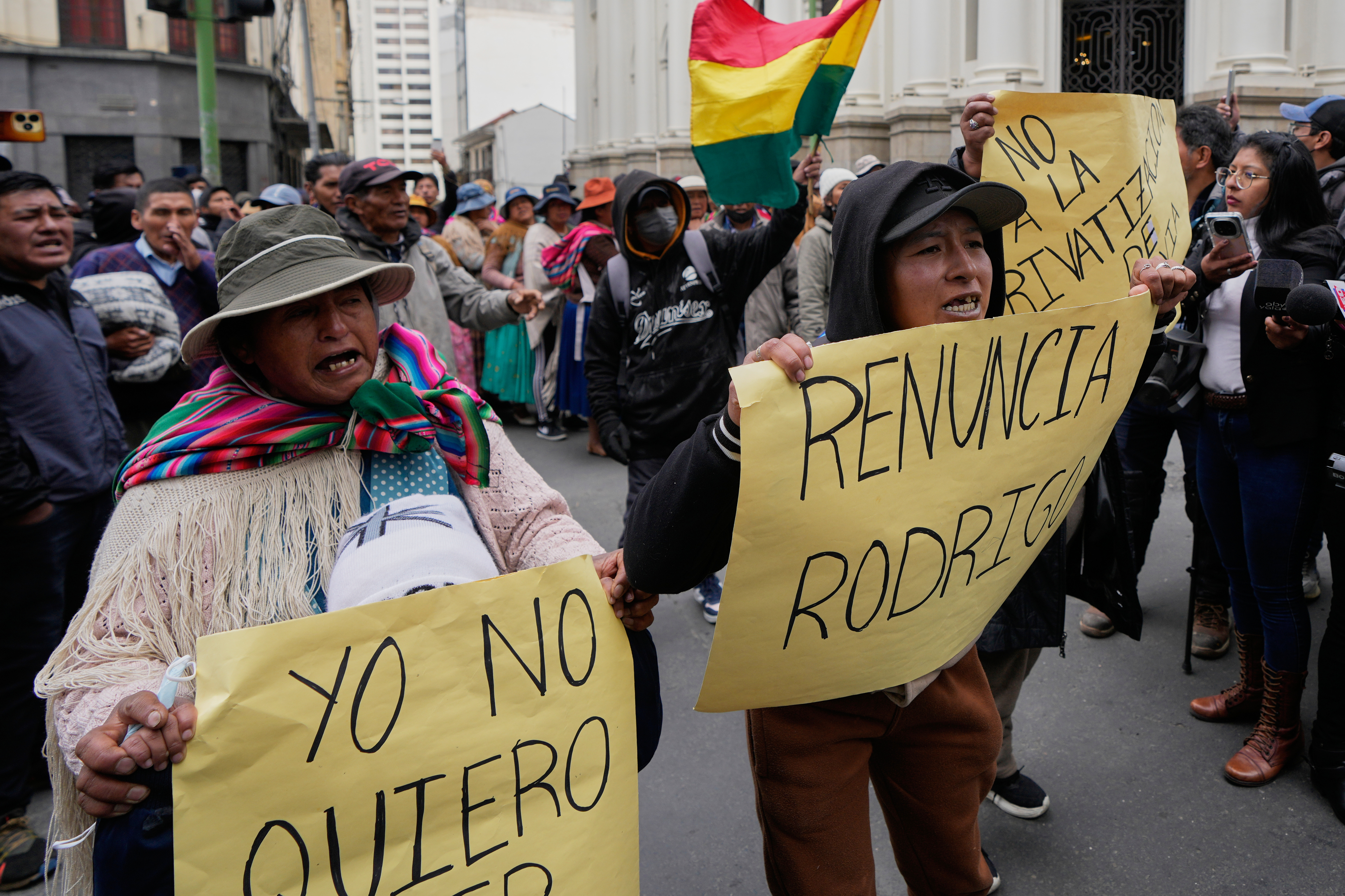 Los sindicatos bolivianos rechazaron negociar y mantienen los bloqueos para presionar a Rodrigo Paz