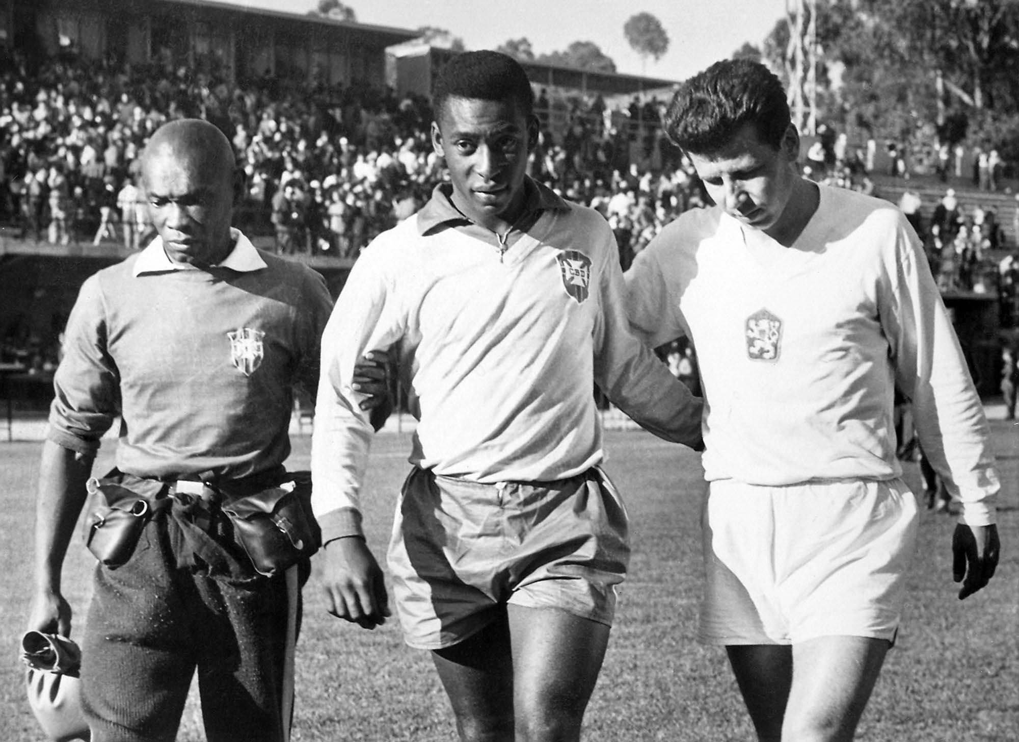 Una lesión dejó afuera a Pelé del Mundial de 1962 (Foto: AP)