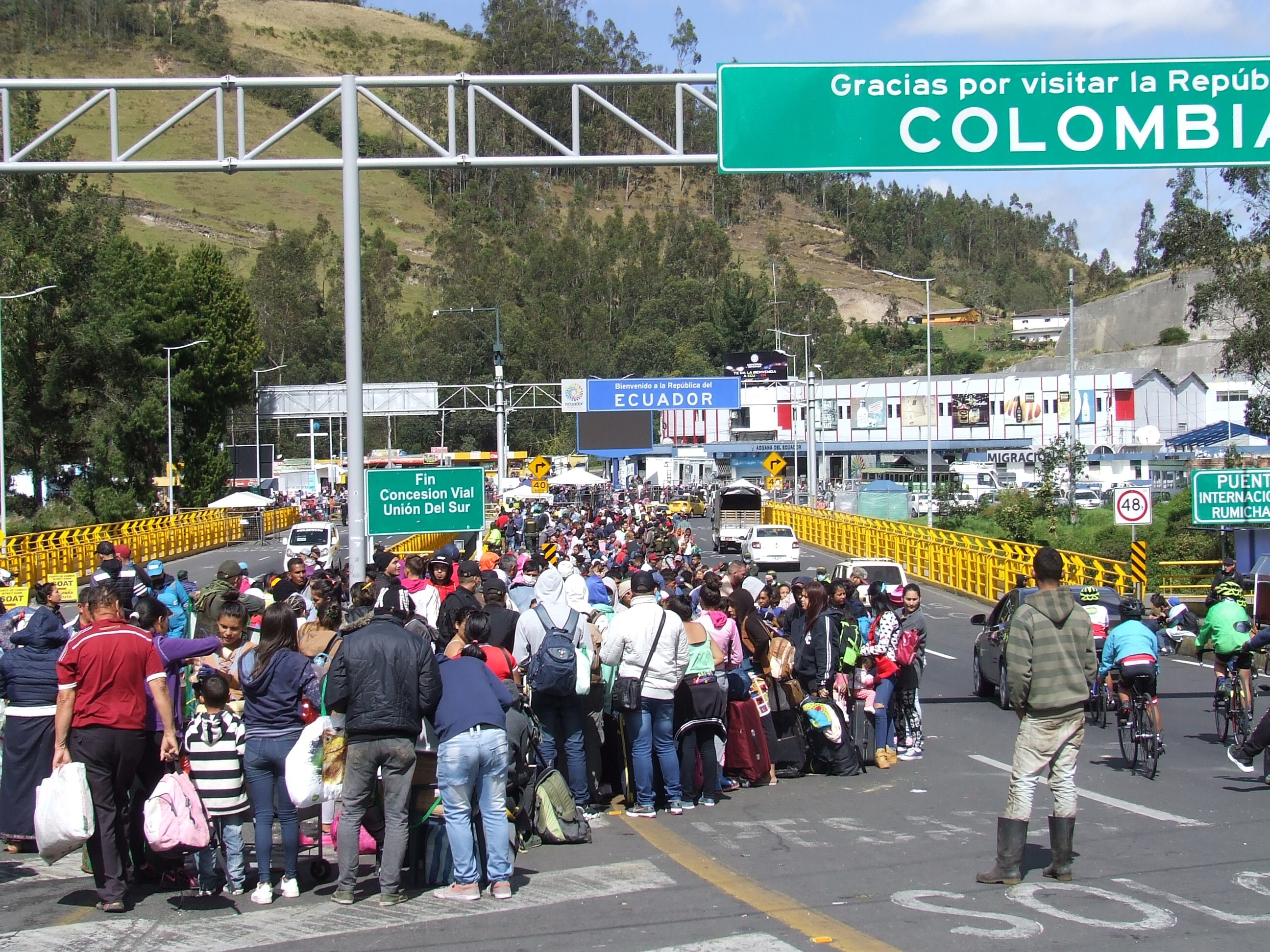 Vista del Puente de Rumichaca en la frontera entre Colombia y Ecuador, en Tulcán (EFE/Elías L. Benarroch/Archivo)