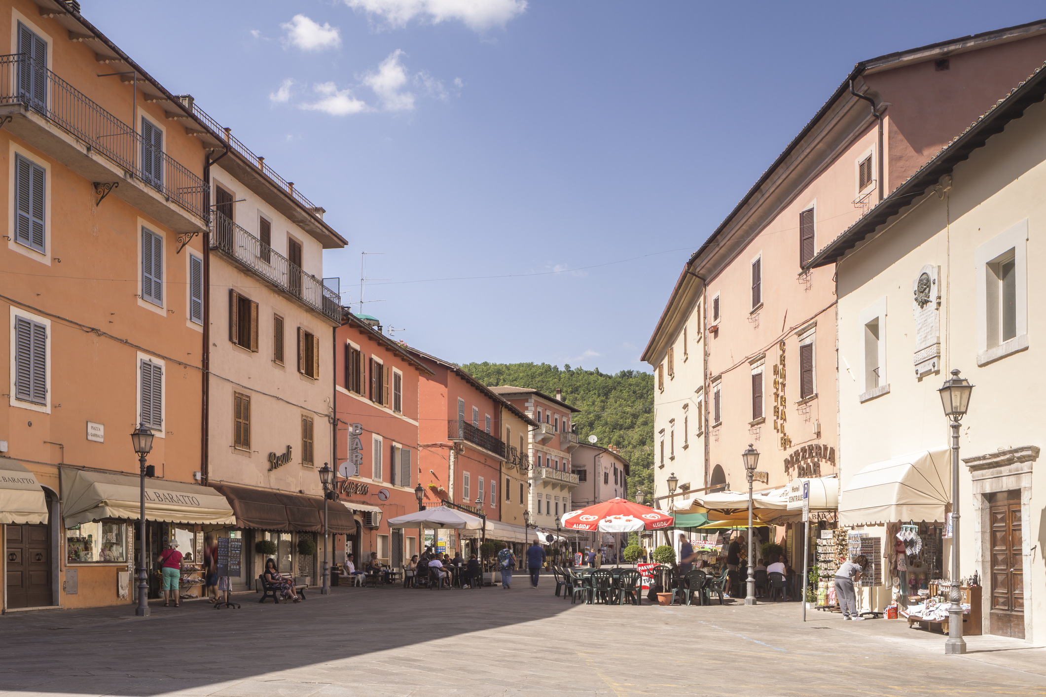 Una calle de Cascia, Umbría, en el centro de Italia donde nació la santa (Getty)