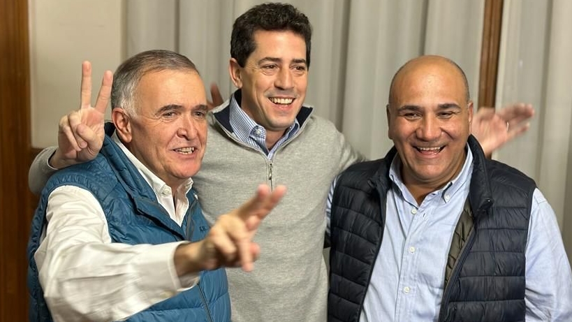 Wado De Pedro y Juan Manzur mantienen una excelente relación política. En la foto, con Jaldo.