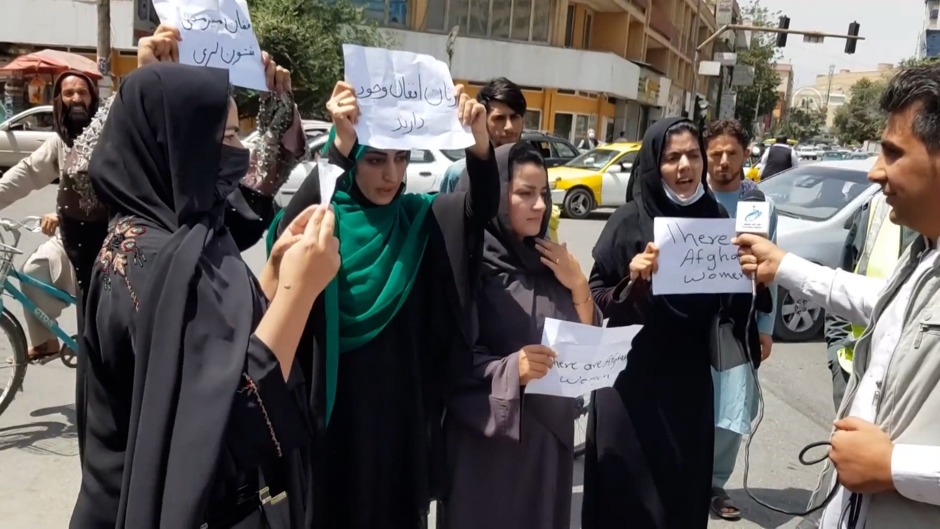 Mujeres protestando en Afganistán