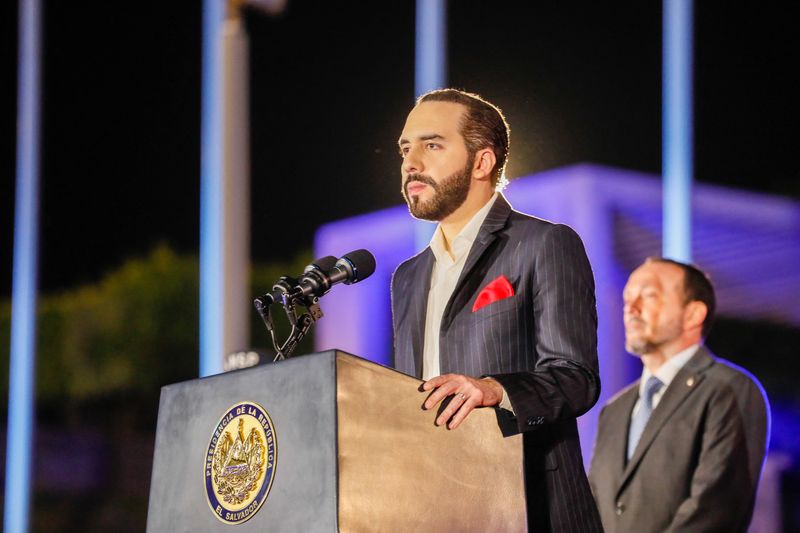 Imagen de archivo. El presidente de El Salvador, Nayib Bukele, habla en una ceremonia de graduación de oficiales de policía en San Salvador, El Salvador. 4 de abril de 2022. REUTERS/Secretaría de Prensa de la PresidenciaIMAGEN SUMINISTRADA POR UN TERCERO/NI REVENTAS NI ARCHIVOS