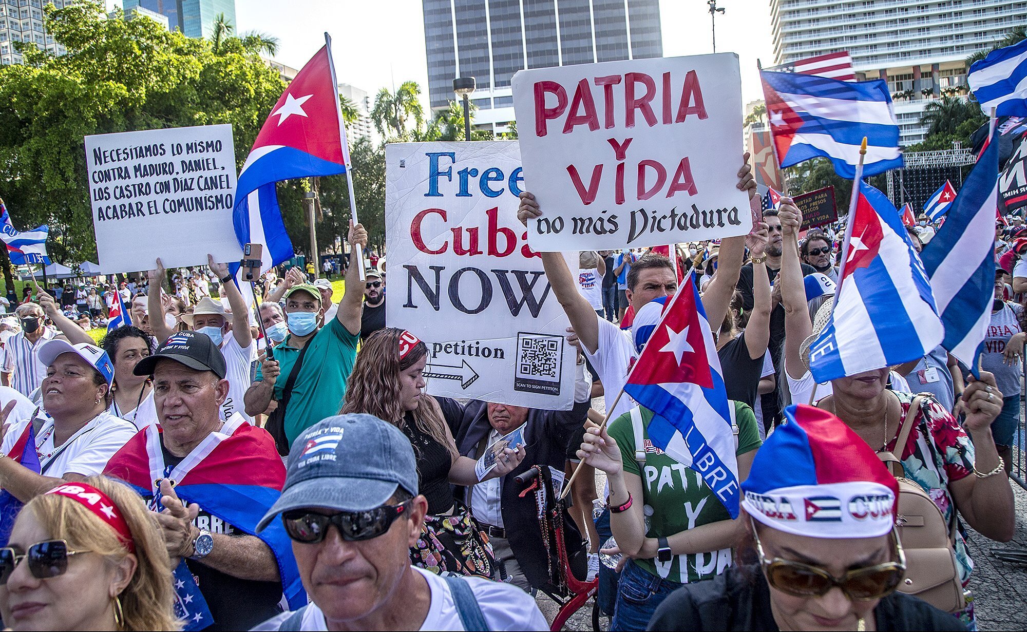 Foto de archivo: Cubanoamericanos, nicaragüenses y venezolanos asisten a una protesta en Miami en apoyo a los manifestantes en Cuba el sábado 31 de julio de 2021 (Pedro Portal/Miami Herald vía AP)