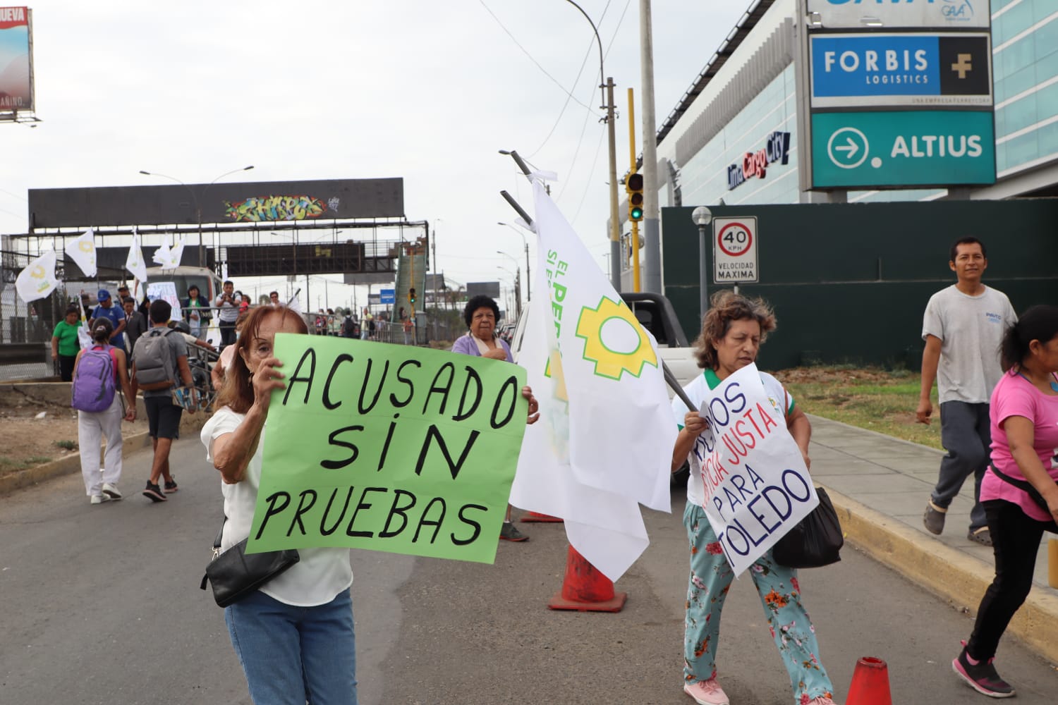 Los simpatizantes de Alejandro Toledo piden libertad para el expresidente | Paula Díaz - Infobae Perú