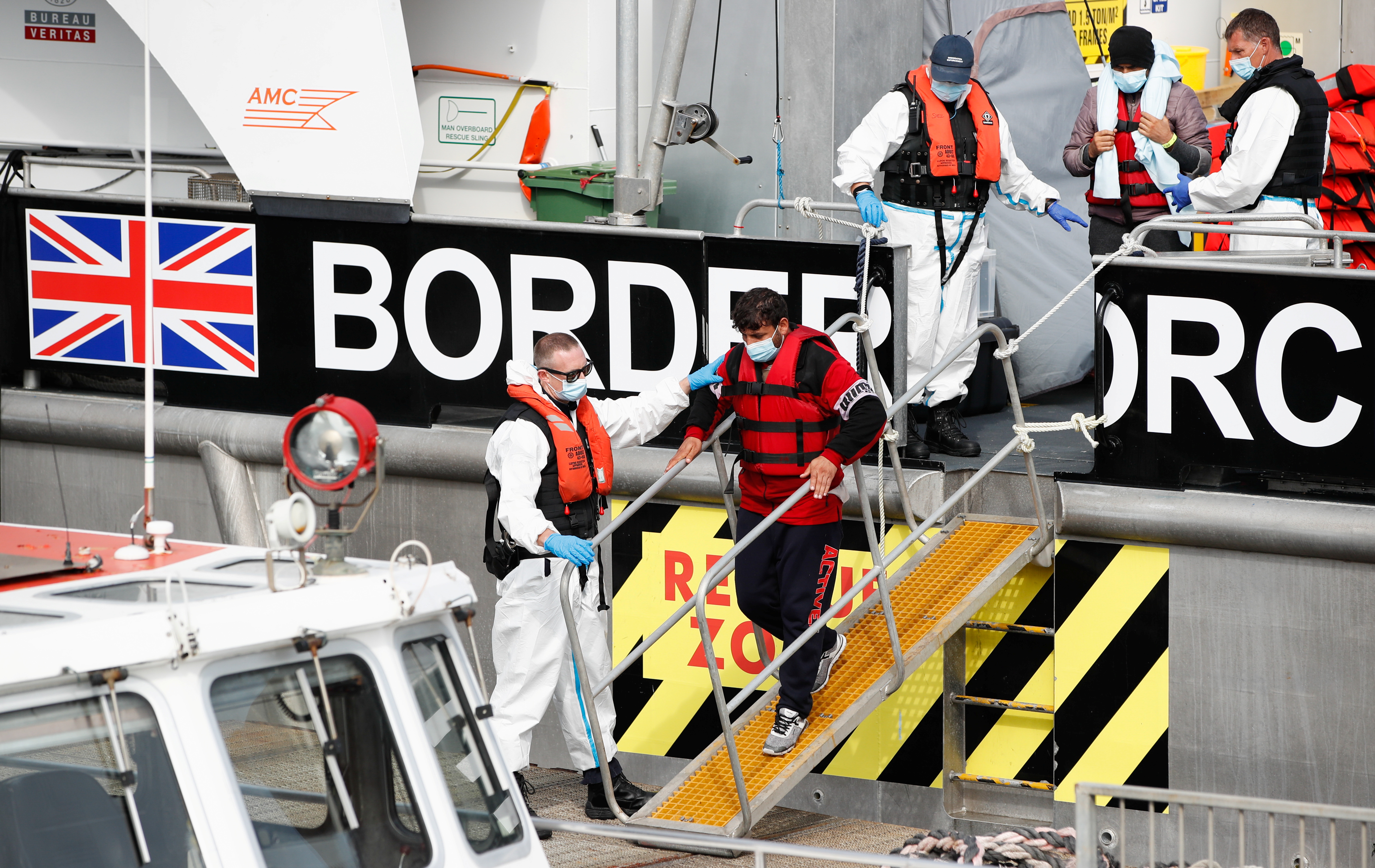 Tensión por el paso migratorio en el Canal de la Mancha: Francia solicitó un acuerdo entre el Reino Unido y la UE