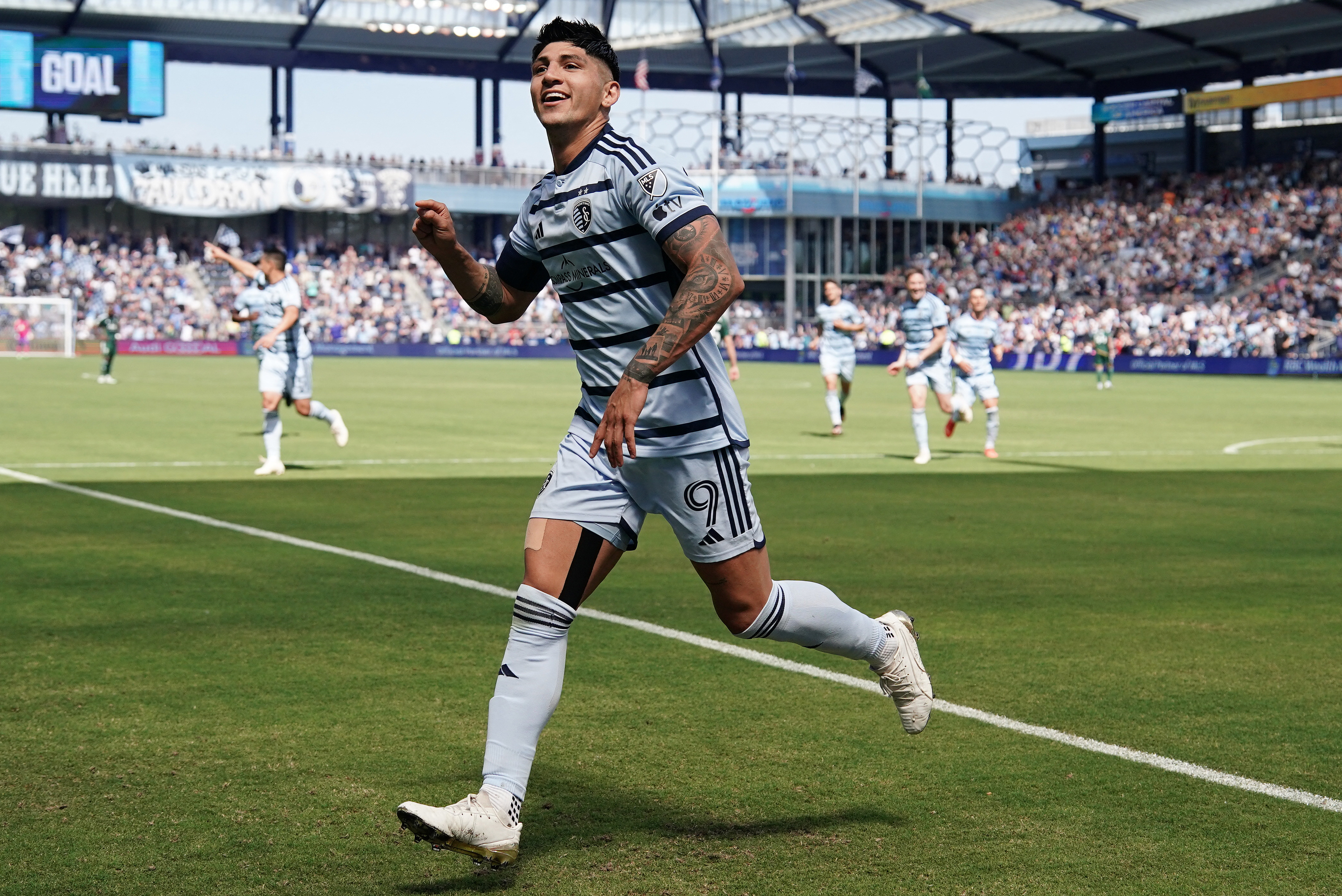 Alan Pulido ha tenido un rendimiento intermitente con el equipo del Sporting Kansas City (Denny Medley-USA TODAY Sports)