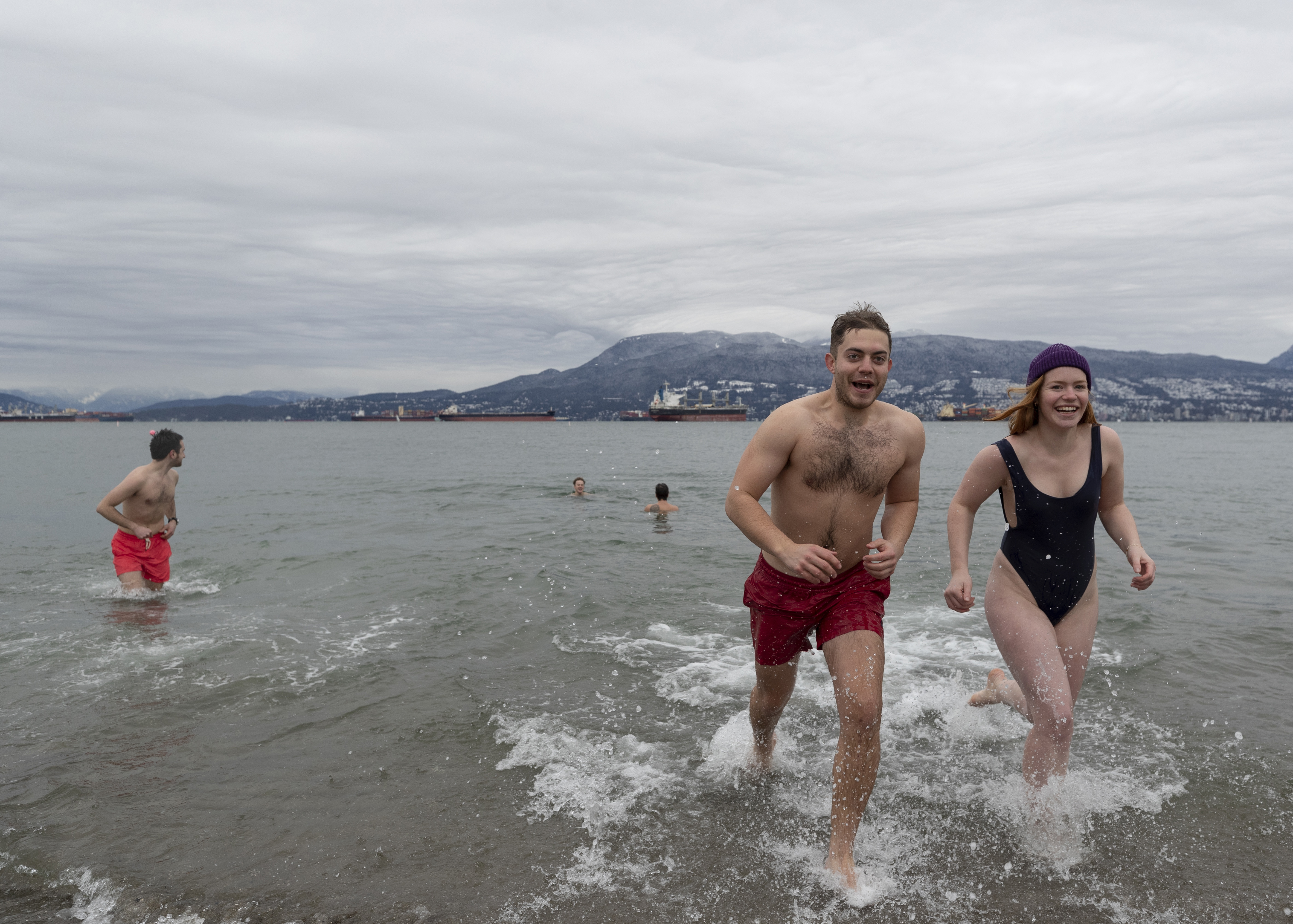 VANCOUVER, BRITISH COLUMBIA - JANUARY 01: A group of people take a New Year's Day dip at Jericho Beach on January 01, 2022 in Vancouver, British Columbia, Canada. As of December 20, 2021, the Provincial Health Officer (PHO) Dr. Bonnie Henry has suspended all organized gatherings amid surging cases of the Omicron variant. (Photo by Andrew Chin/Getty Images)