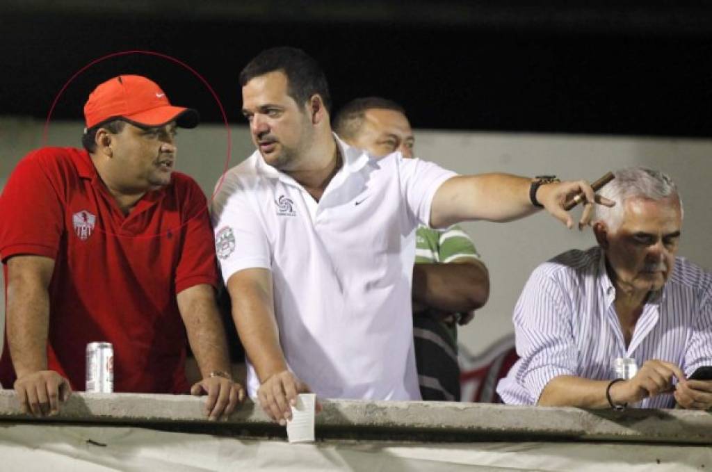 Melvin Sandres, alias Metro (de rojo) se asoció a través de una empresa de utensilios deportivos, con una red de testaferros que sirvió al expresidente de Honduras, Juan Orlando Hernández, para comprar una flotilla de aviones.