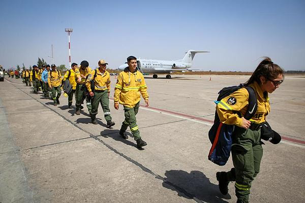 Se reforzó el envío de personal para combatir el fuego en distintas provincias del país