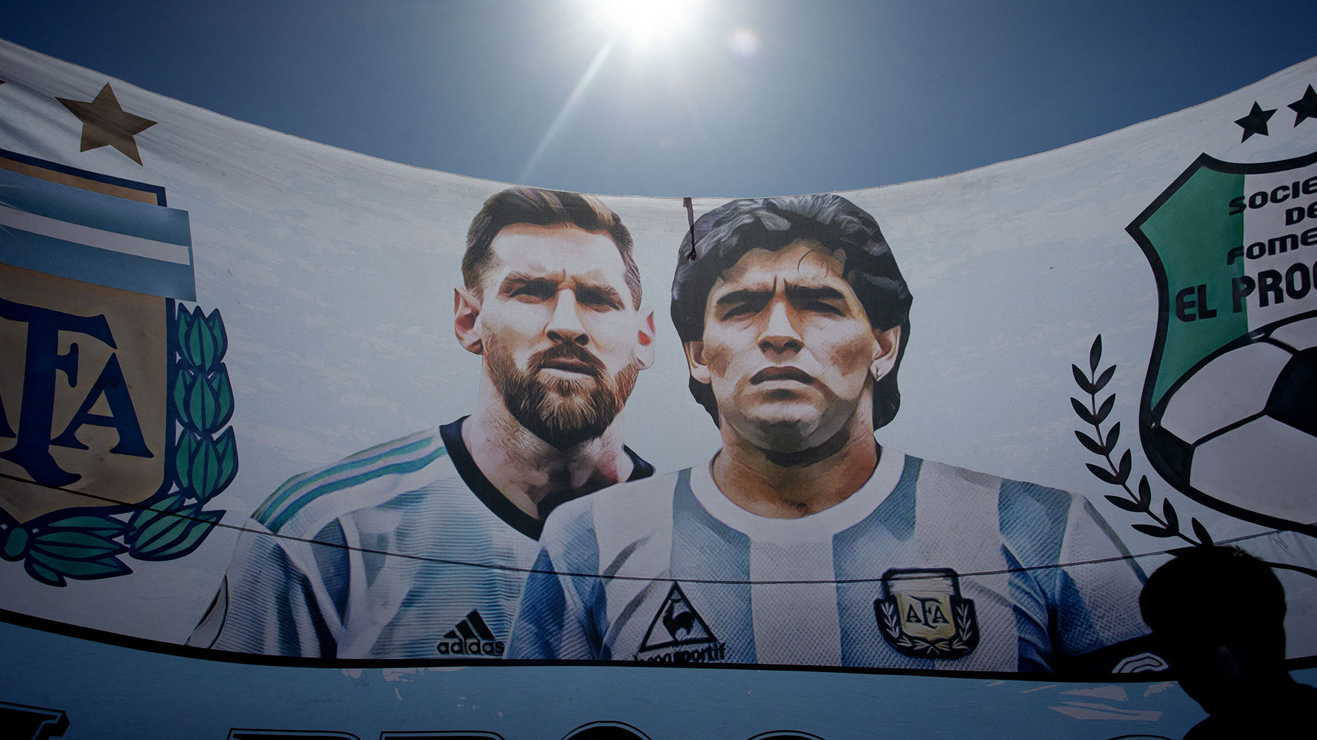 Soccer Football - FIFA World Cup Qatar 2022 - Argentina Victory Parade after winning the World Cup - Buenos Aires, Argentina - December 20, 2022 General view as a banner of Argentina's Lionel Messi and former player Diego Maradona is seen ahead of the victory parade REUTERS/ Gonzalo Colini DO NOT RESOLVE.  DO NOT ARCHIVE.