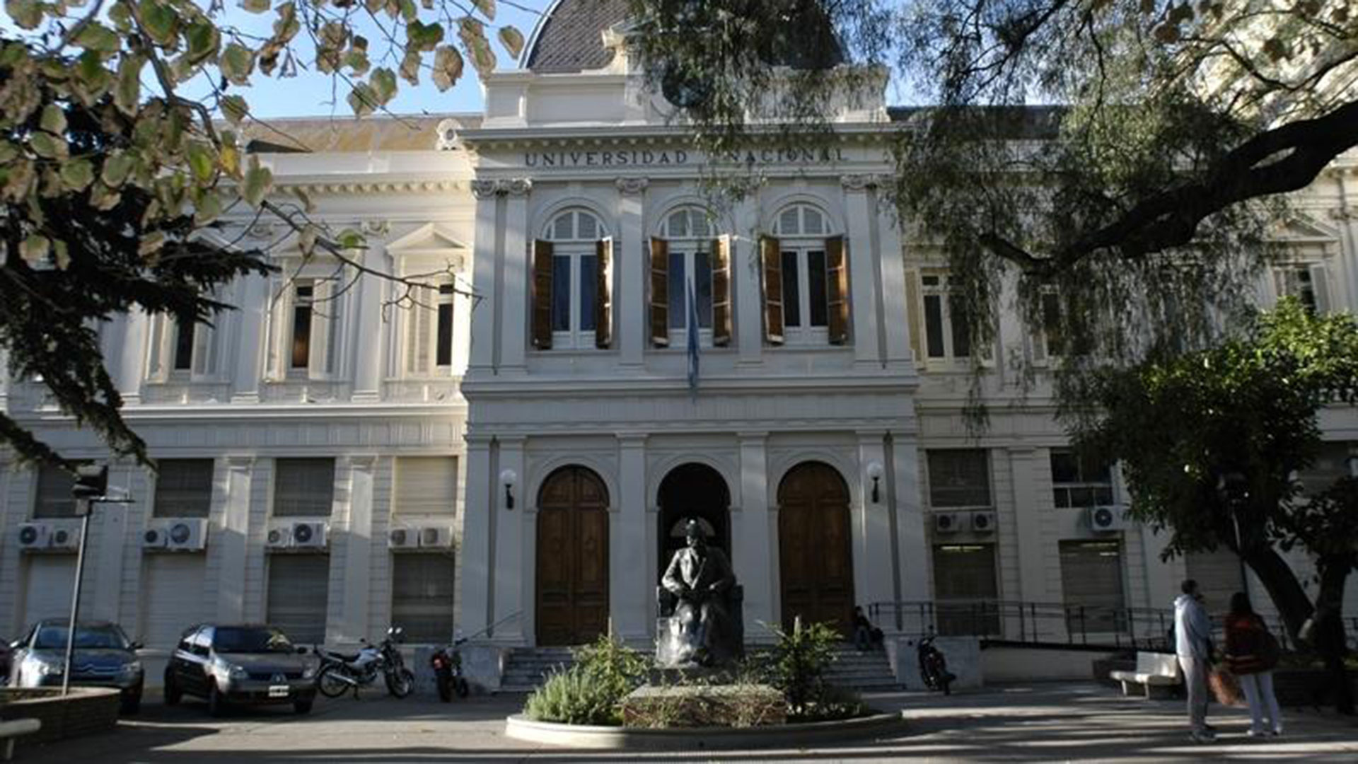 Tras la marcha en reclamo por los fondos, la Universidad Nacional de La Plata anunci&oacute; otra semana de paro