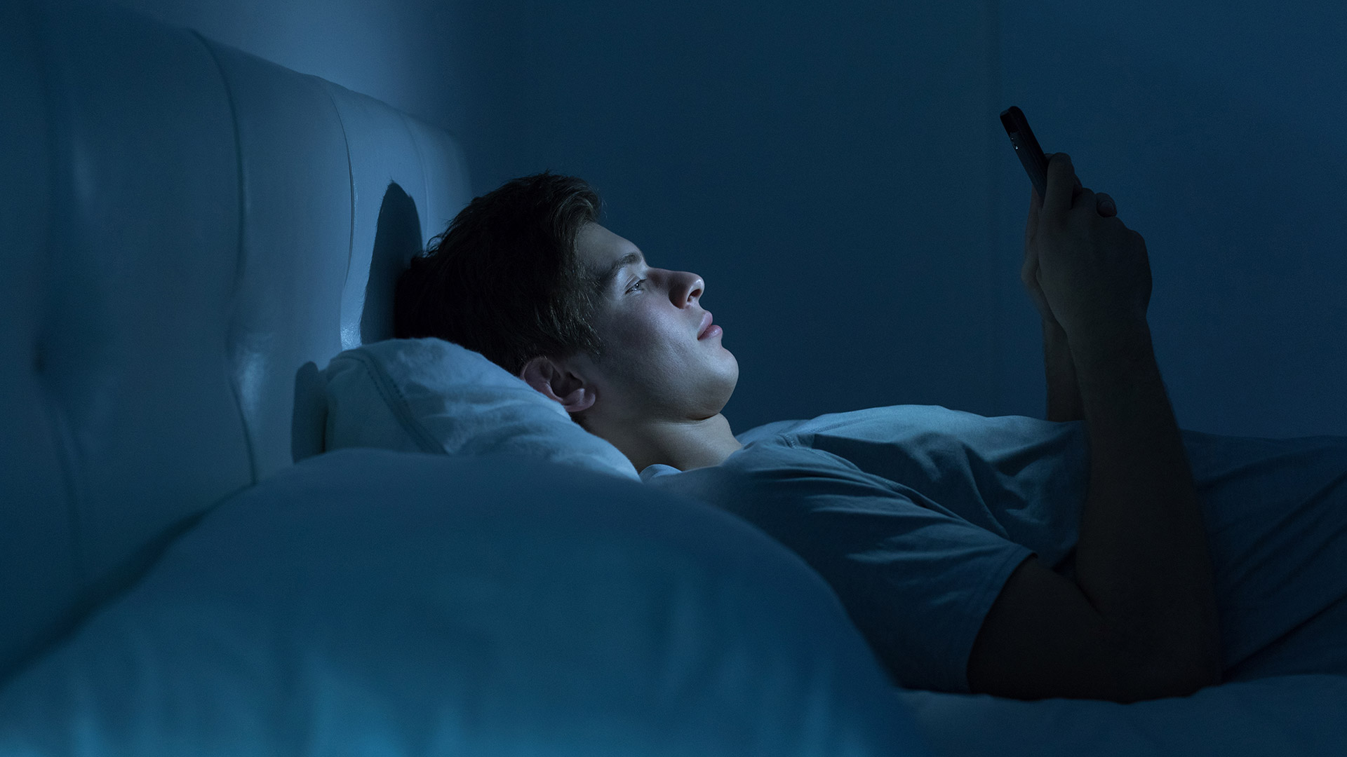 El reloj circadiano biológico interno está sintonizado hacia procesos que promueven el sueño, no la vigilia, después de la medianoche (Getty) 