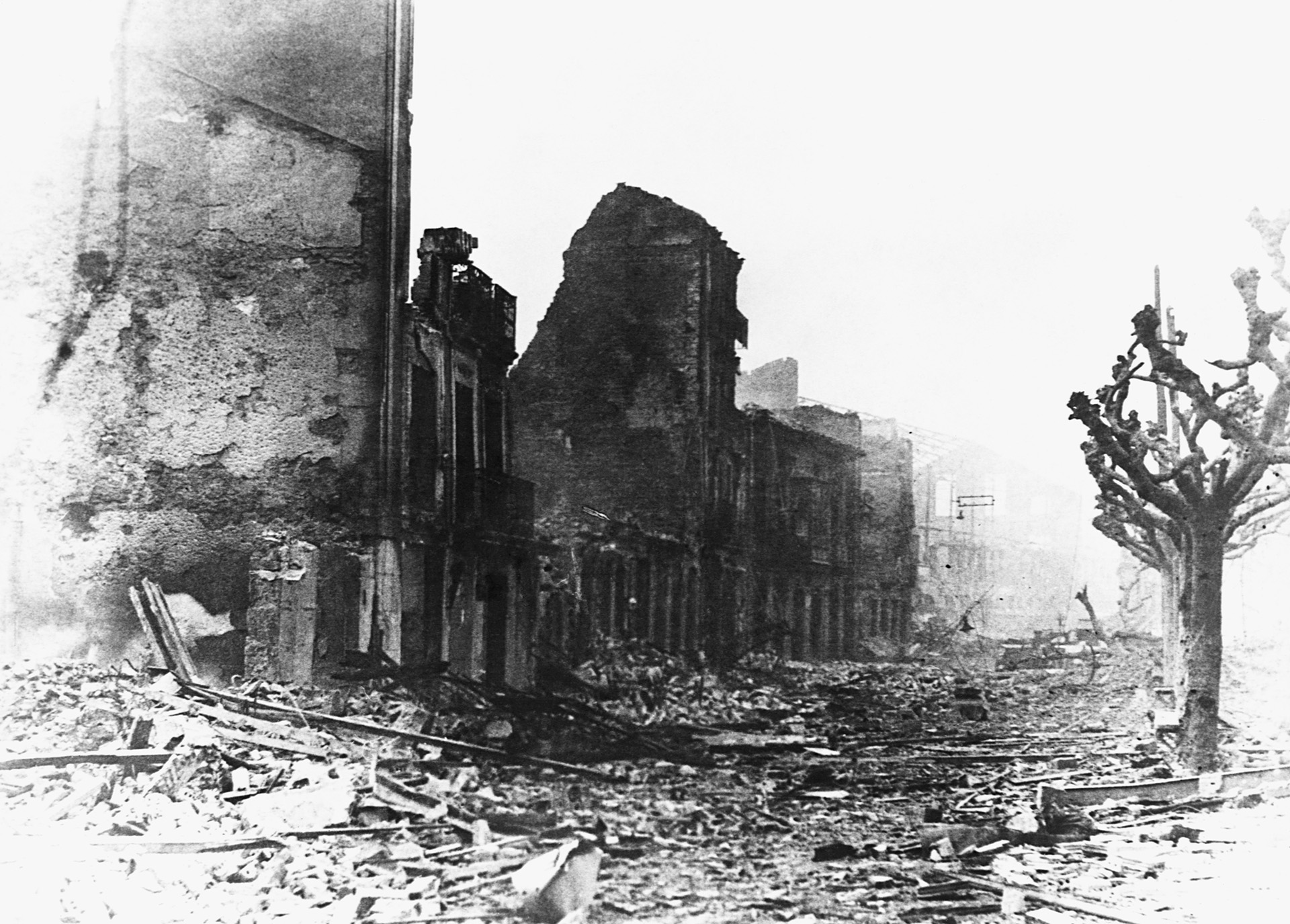 A 85 a?os del bombardeo de Guernica, el crimen que mostró al mundo el  horror de la guerra civil espa?ola - Infobae