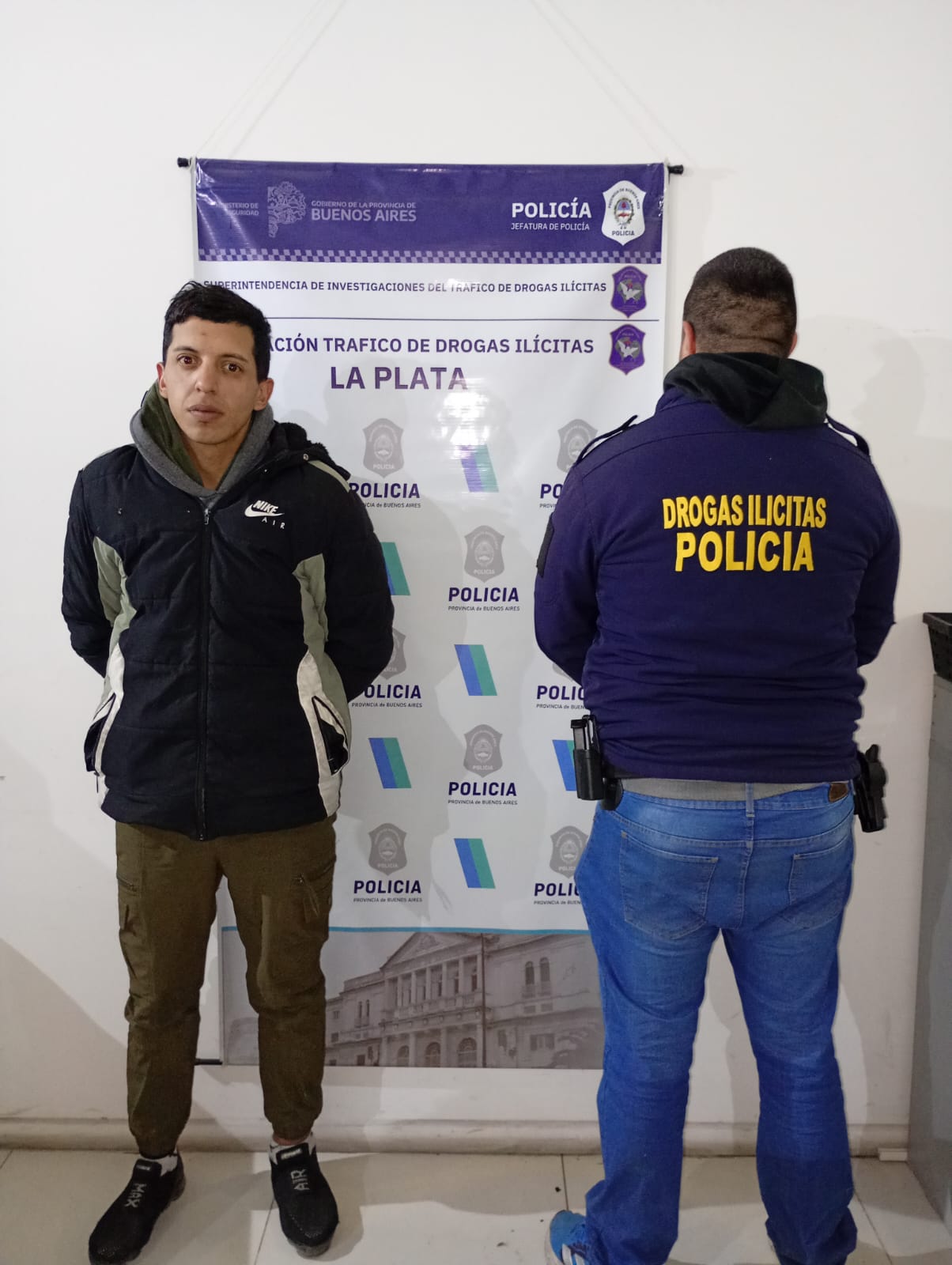 Vendía drogas en su casa, lo detuvieron y su novia corrió a besarlo: la historia detrás del operativo "Romeo y Julieta"