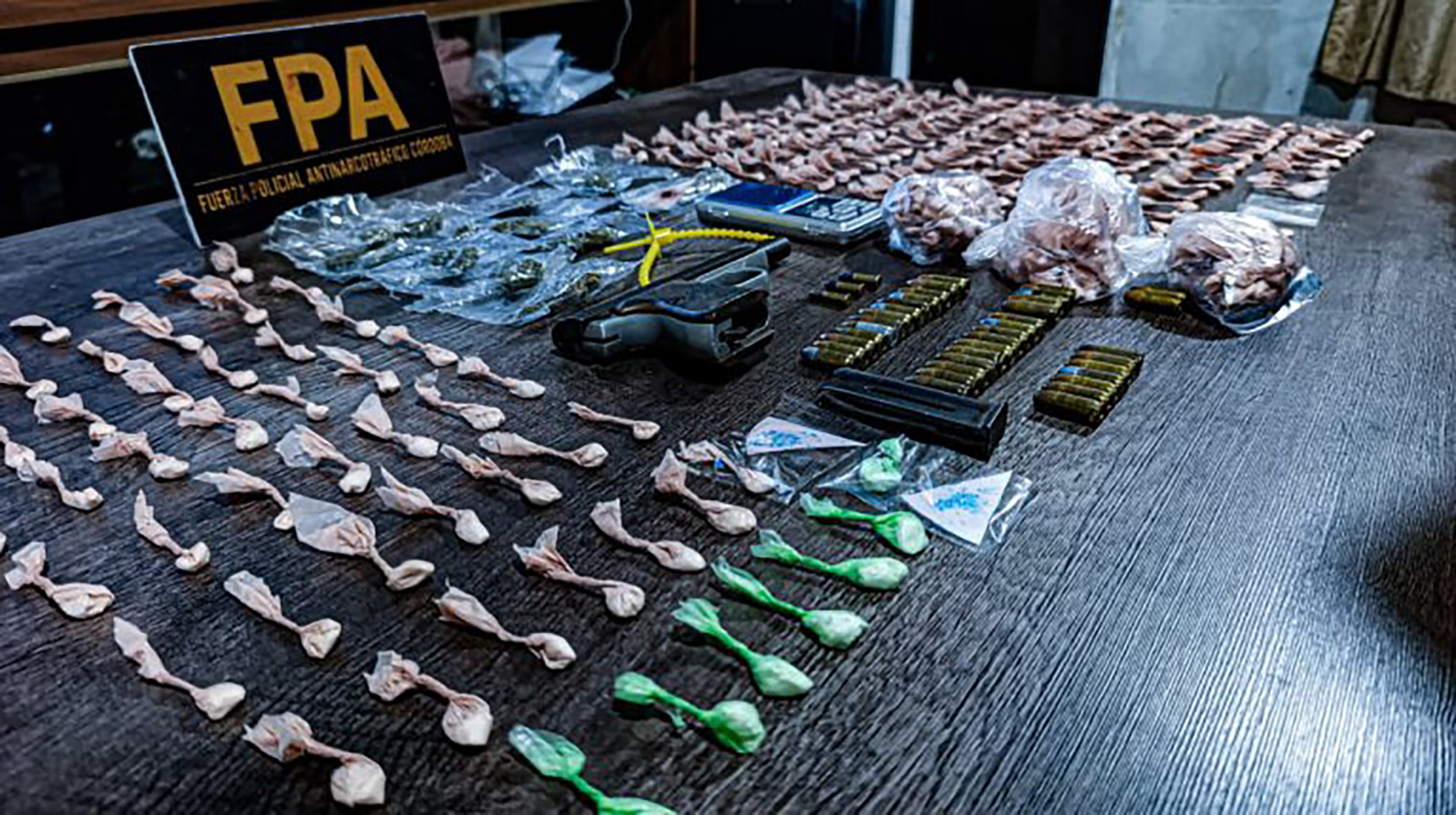 C&oacute;rdoba: vend&iacute;an droga a media cuadra de un merendero y terminaron detenidos