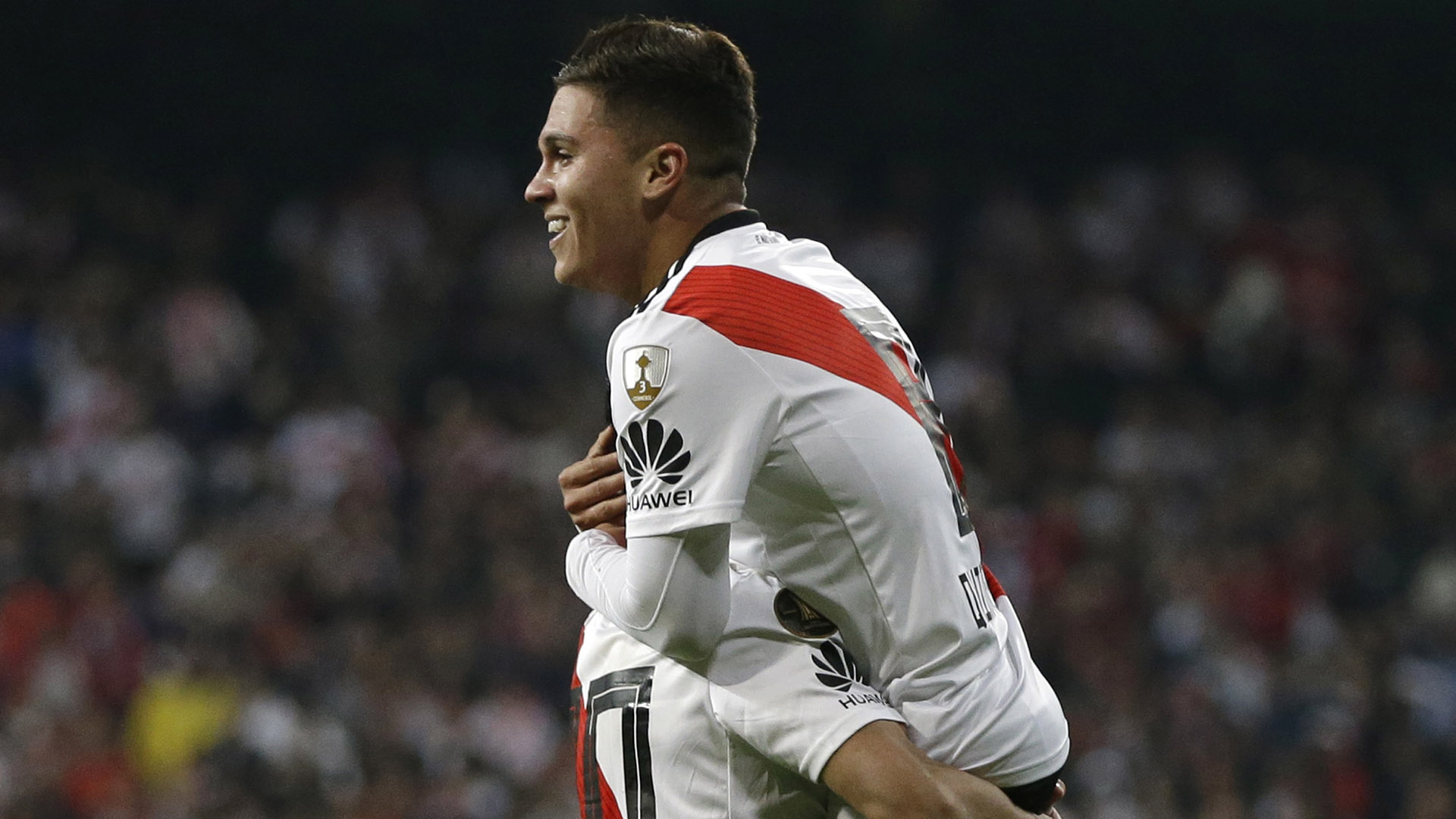 Juan Fernando Quintero llegaría este 20 de enero a Buenos Aires y sería nuevo jugador de River Plate (AP Photo/Thanassis Stavrakis)
