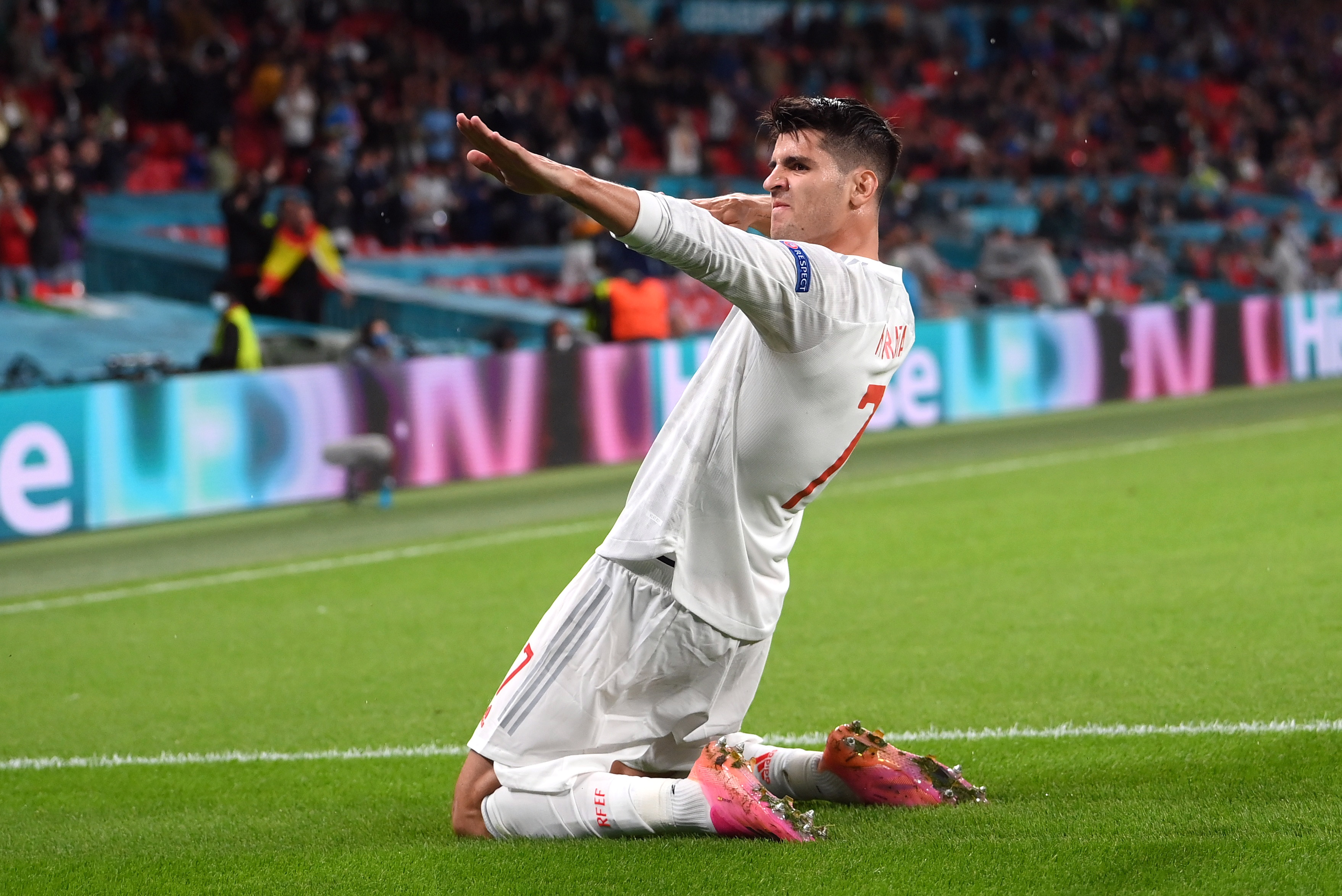 Álvaro Morata celebra un gol para España frente a Italia en la semifinal de la Euro 2020 disputada en el estadio de Wembley en julio de 2021 (REUTERS/Laurence Griffiths)
