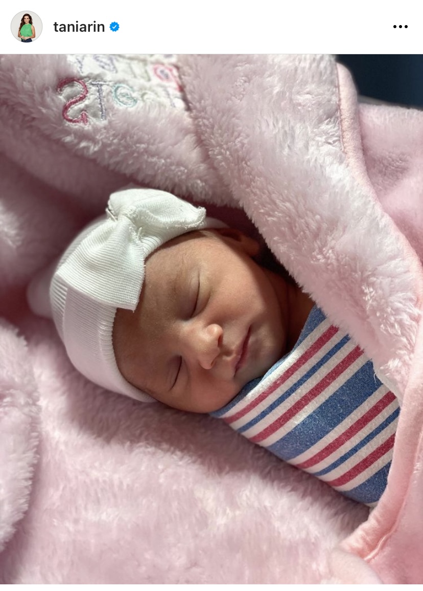 En su cuenta de Instagram, la conductora compartió una fotografía de su hija recién nacida y añadió: “Bienvenida Amelia nos haces inmensamente felices. Estamos desbordados de amor por tu llegada” (Foto: Instagram /@taniarin)