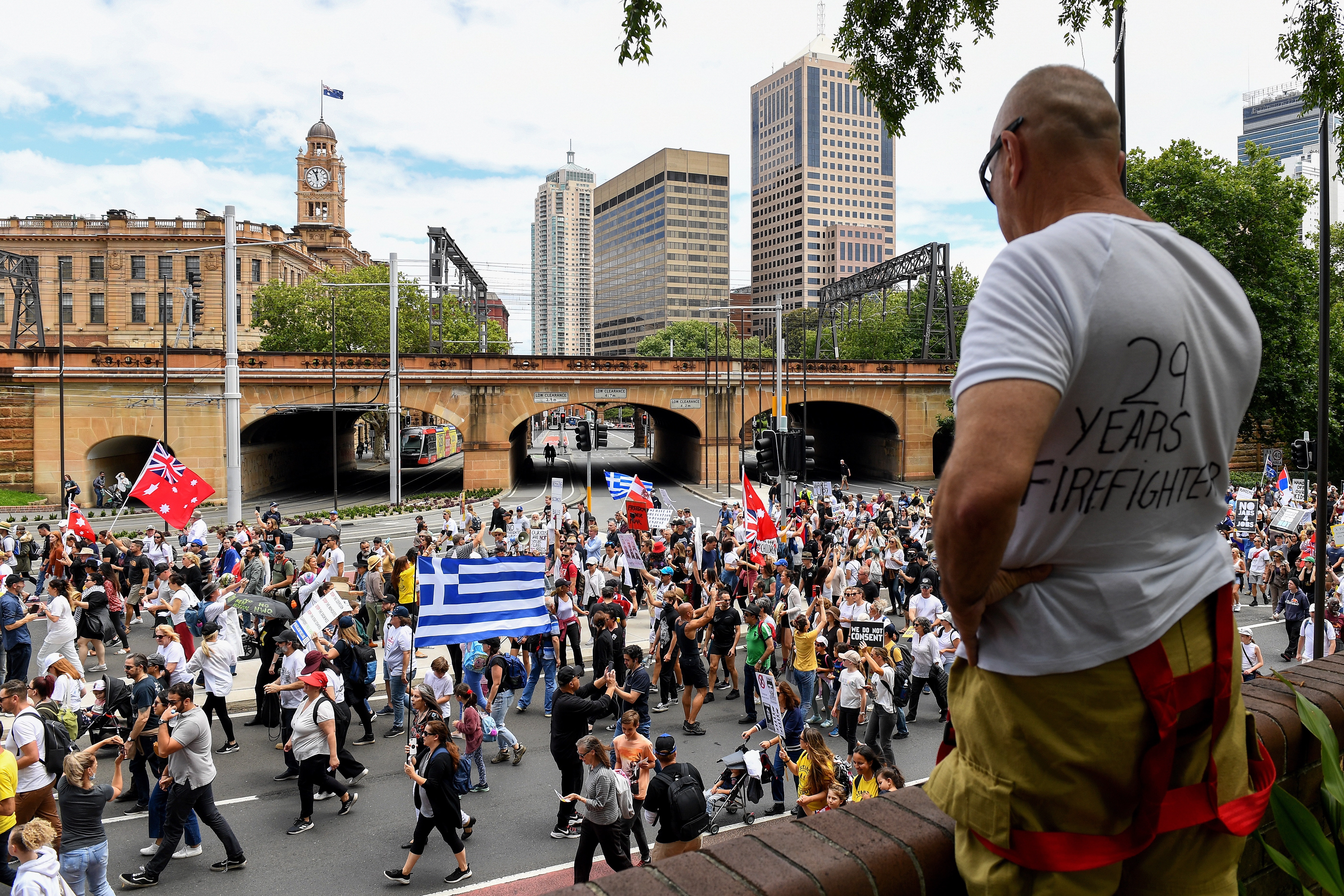 La policía australiana detectó agitadores de ultraderecha en las manifestaciones contra las restricciones del COVID en Australia (EFE/EPA/BIANCA DE MARCHI)
