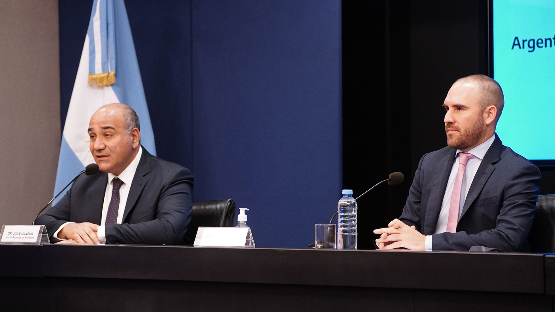 El jefe de Gabinete Juan Manzur y el ministro de Economía, Martín Guzmán (Franco Fafasuli)