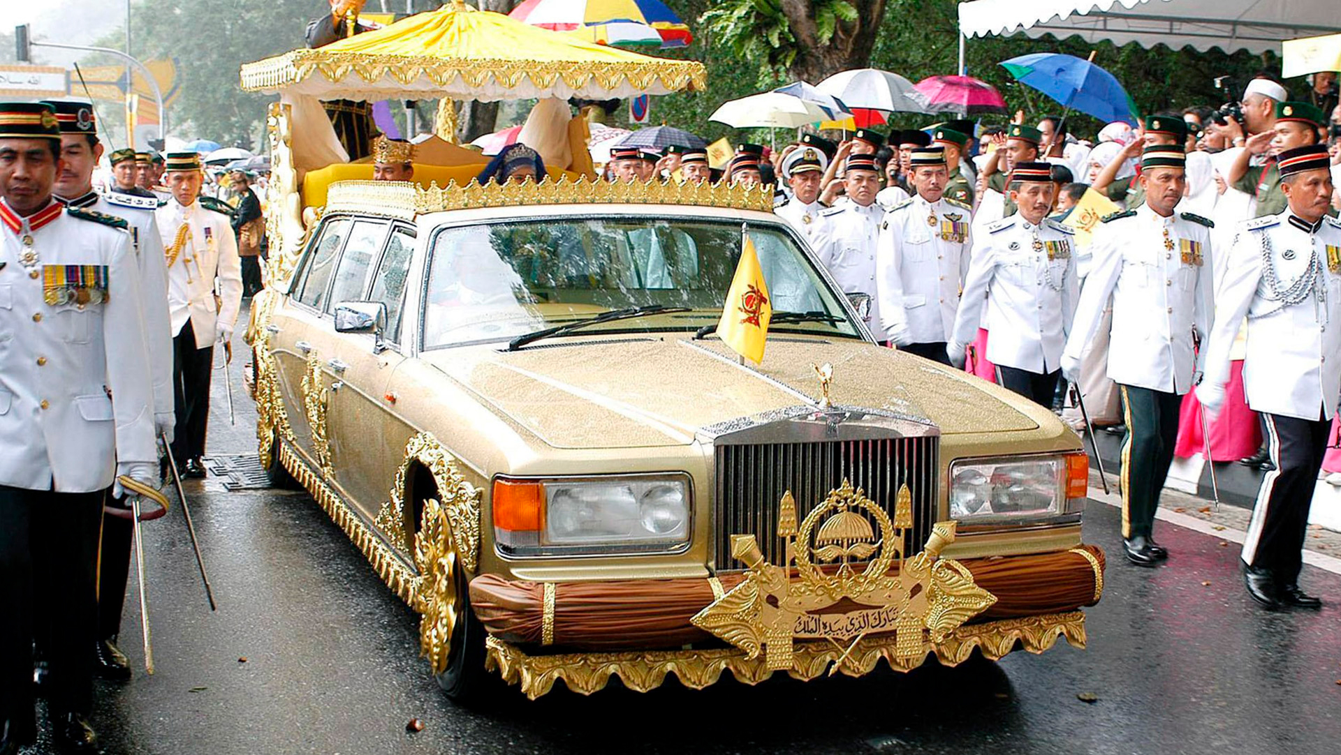 El Rolls-Royce Silver Spur II del Sultán de Borneo es el más famoso de su colección, que supera los 600 autos de la marca de lujo inglesa y es récord guinness