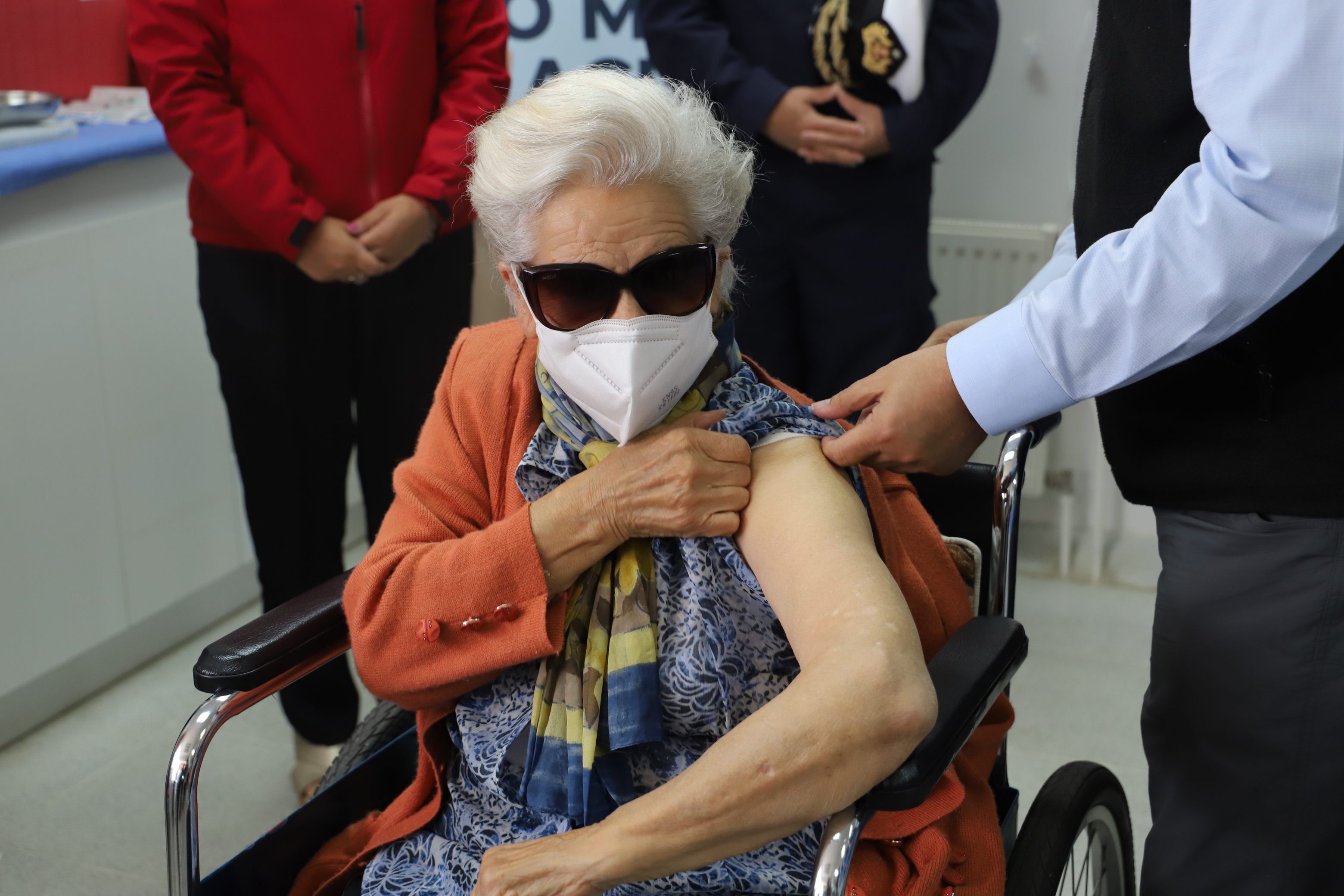 Las autoridades del gobierno de Chile y el ministerio de Salud quedaron conformes con el flujo de adultos mayores que salieron de sus casas a vacunarse contra el coronavirus