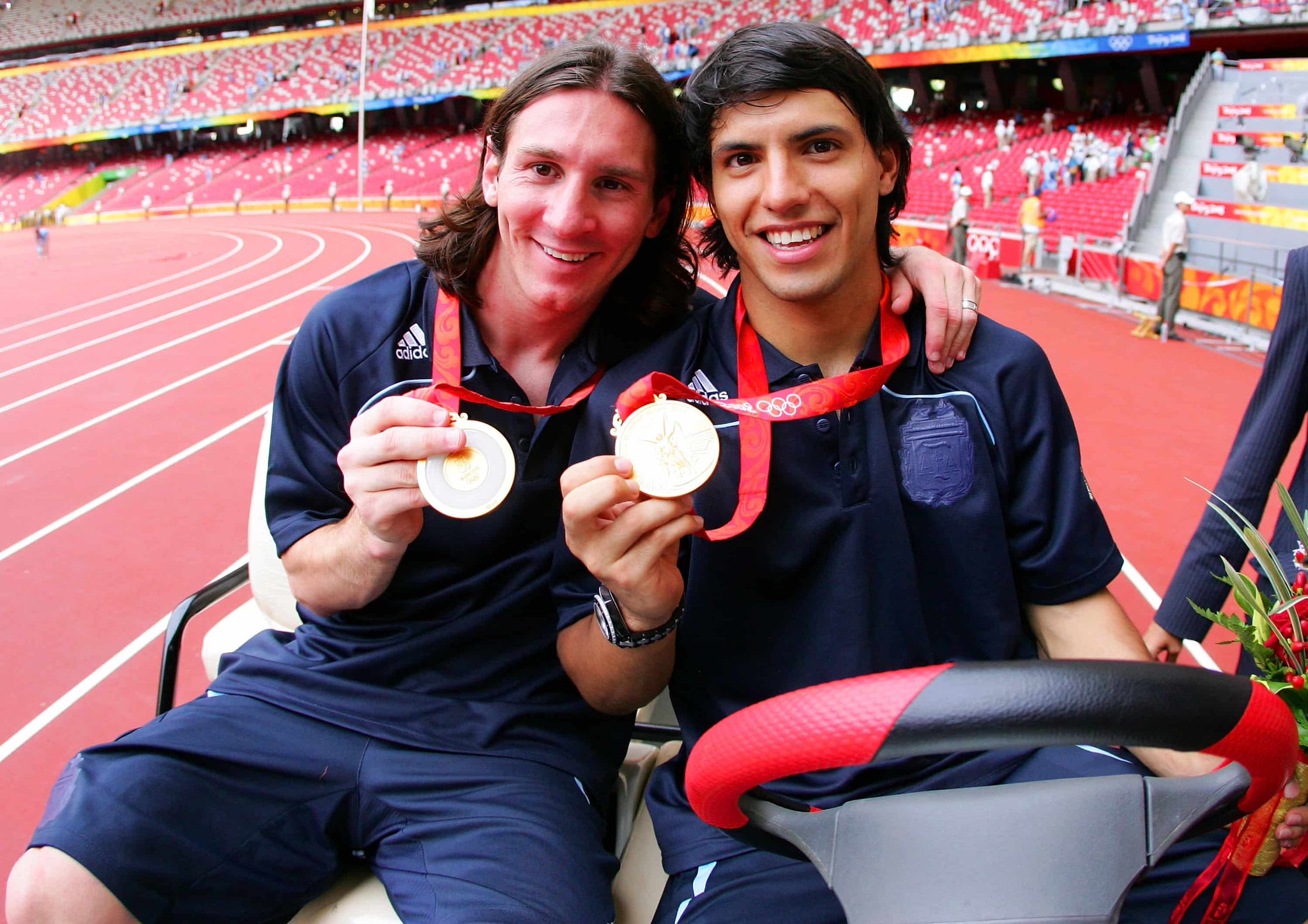 Lionel Messi junto a Sergio Agüero en los Juegos Olímpicos de Beijing 2008