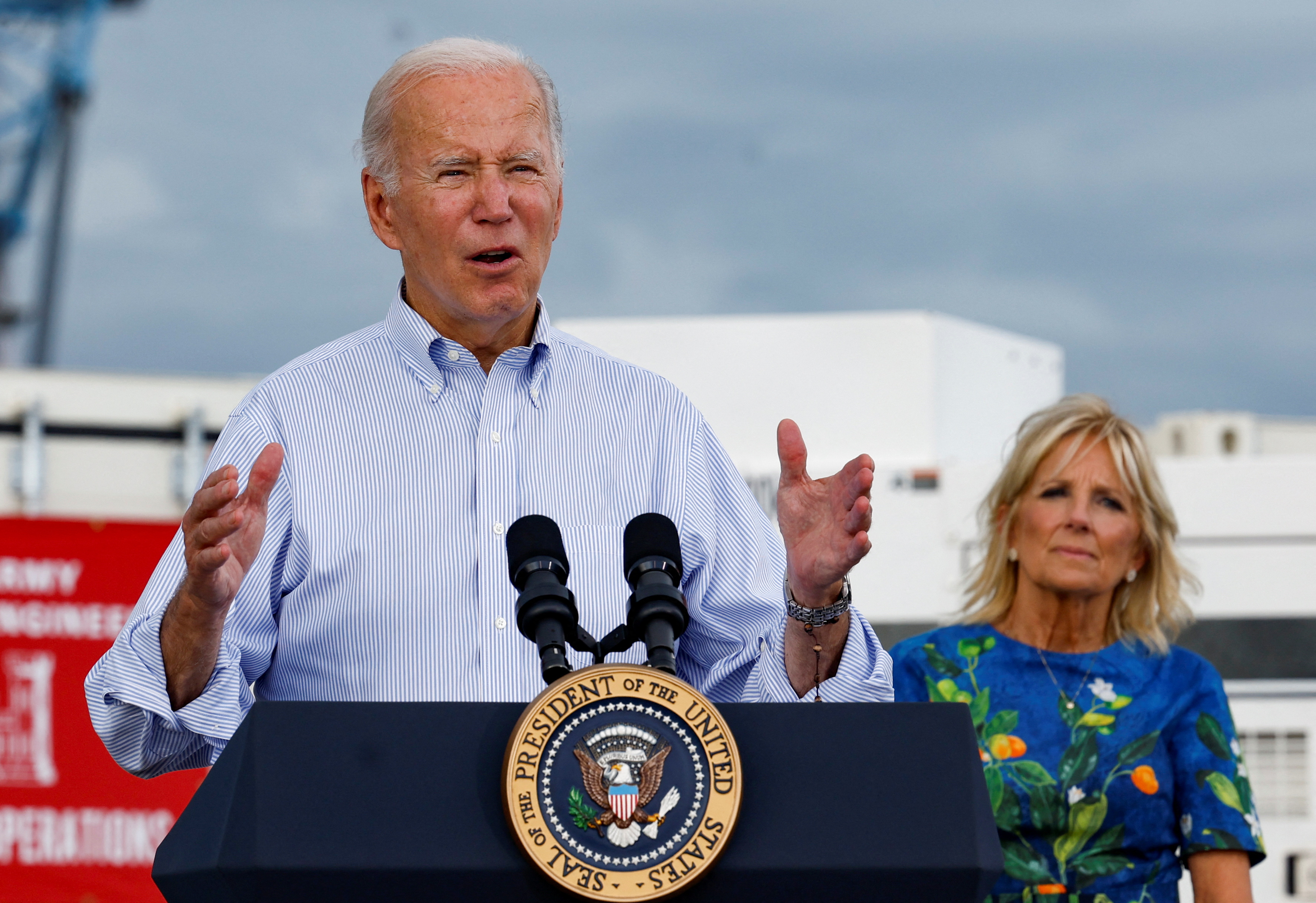 Joe Biden visitó esta semana Puerto Rico y prometió reconstruir la isla (REUTERS/Evelyn Hockstein)