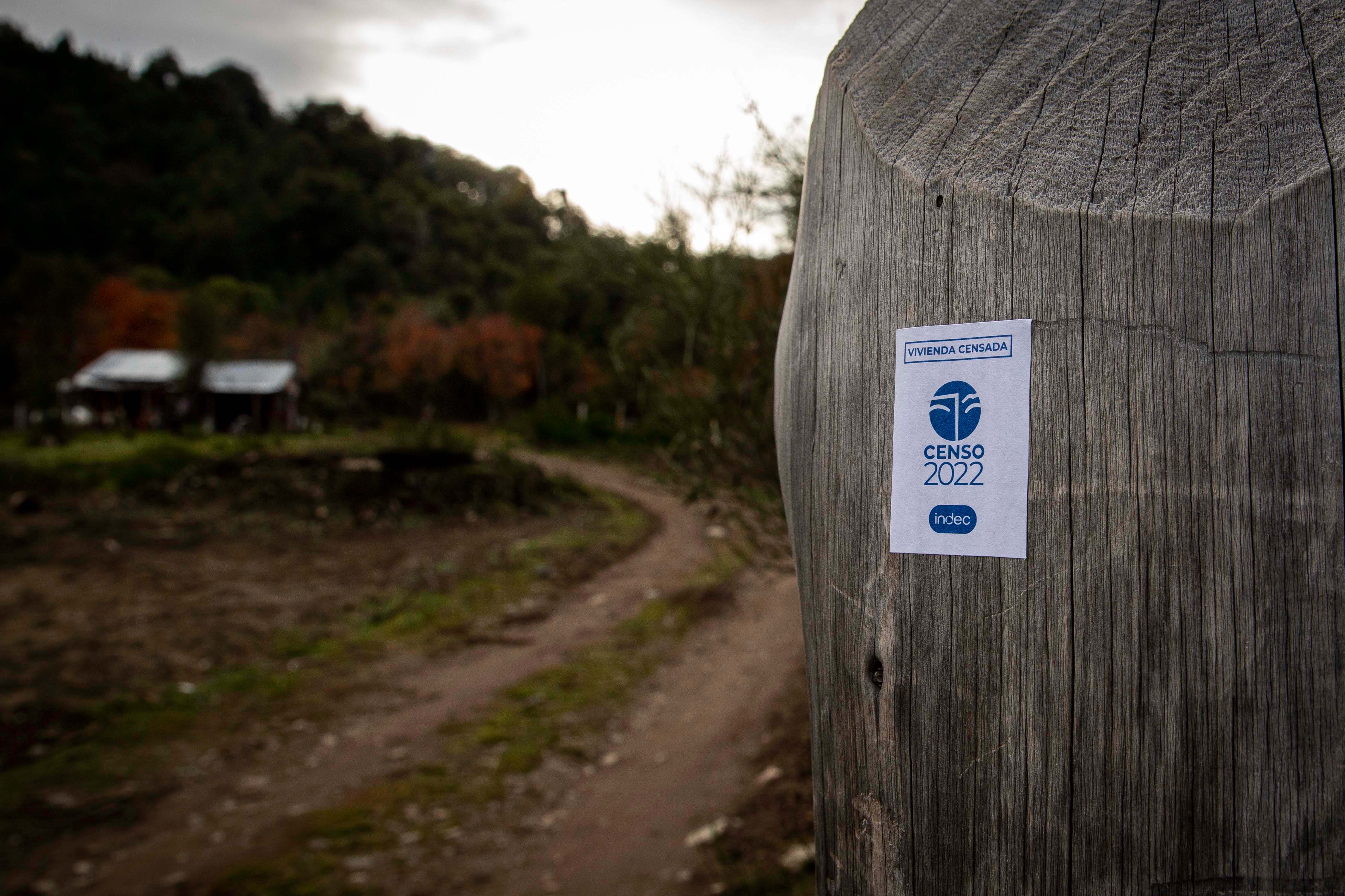 Stickers de hogar censado en una zona rural cercana a San Carlos de Bariloche