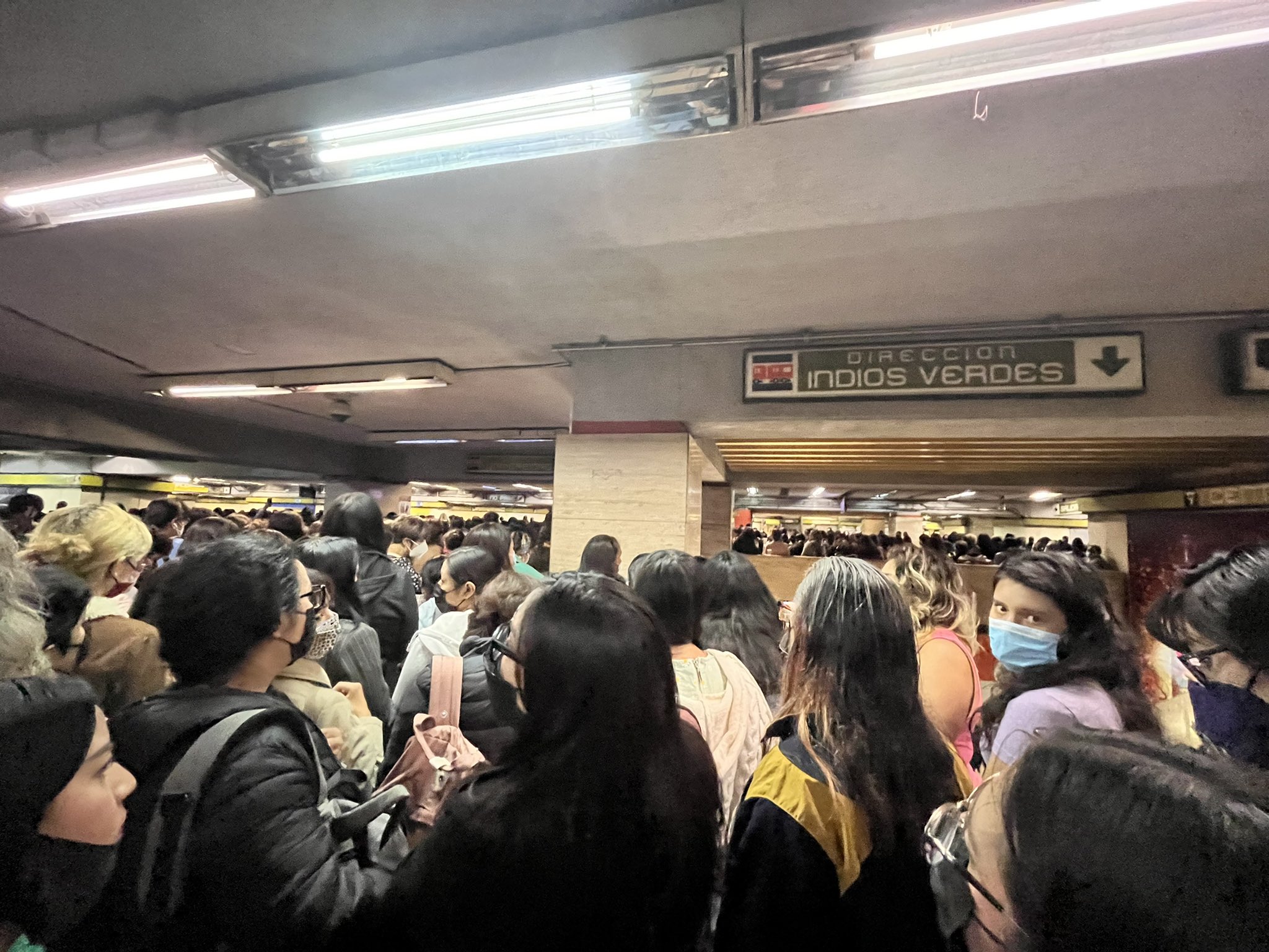 Metro CDMX hoy 30 de marzo: reportaron avance lento de trenes en la Línea 4