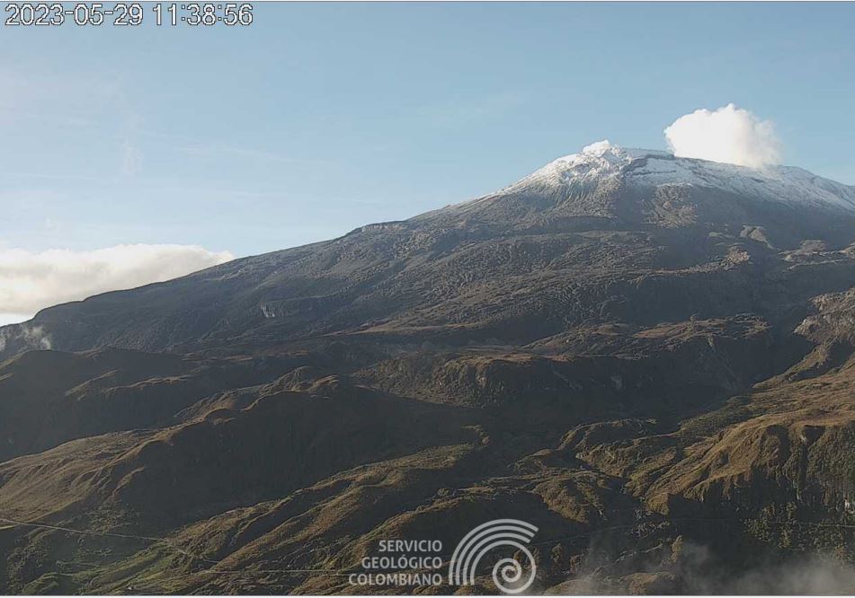 Volcán Nevado del Ruiz visto desde el cerro Gualí (29 de mayo de 2023). SGC.