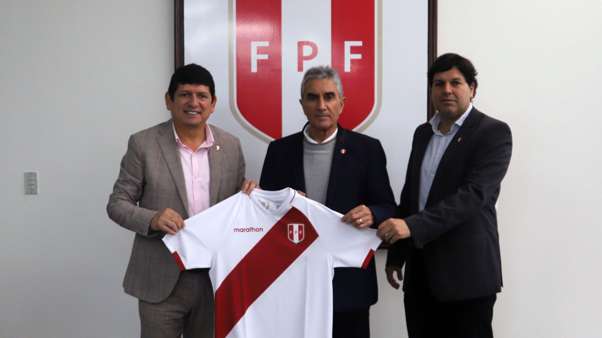 Juan Carlos Oblitas ejercerá como director de fútbol de la FPF. | Foto: FPF