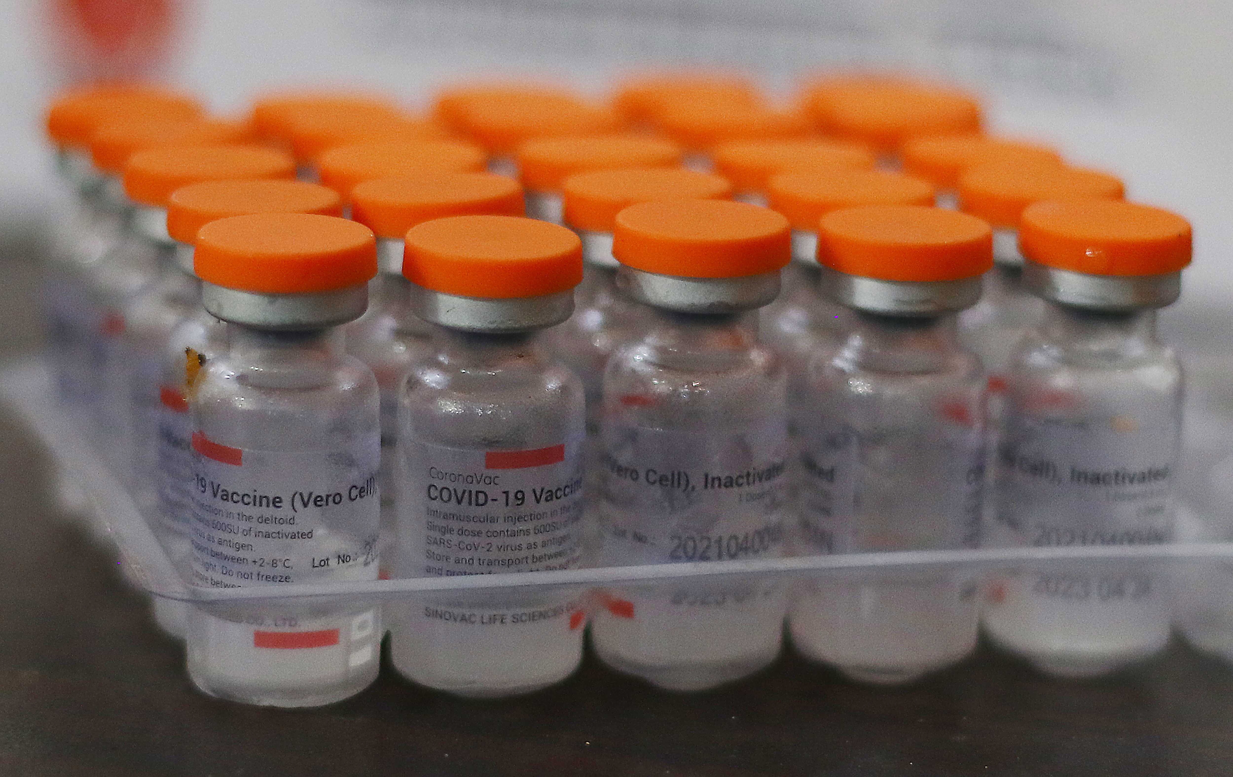 Vista de una vacuna china contra la covid-19 de Sinopharm en una imagen de archivo. EFE/Shahzaib Akber
