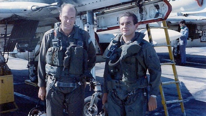 Todo falló, menos su valor: el último vuelo del piloto que murió tras regresar de una misión en Malvinas