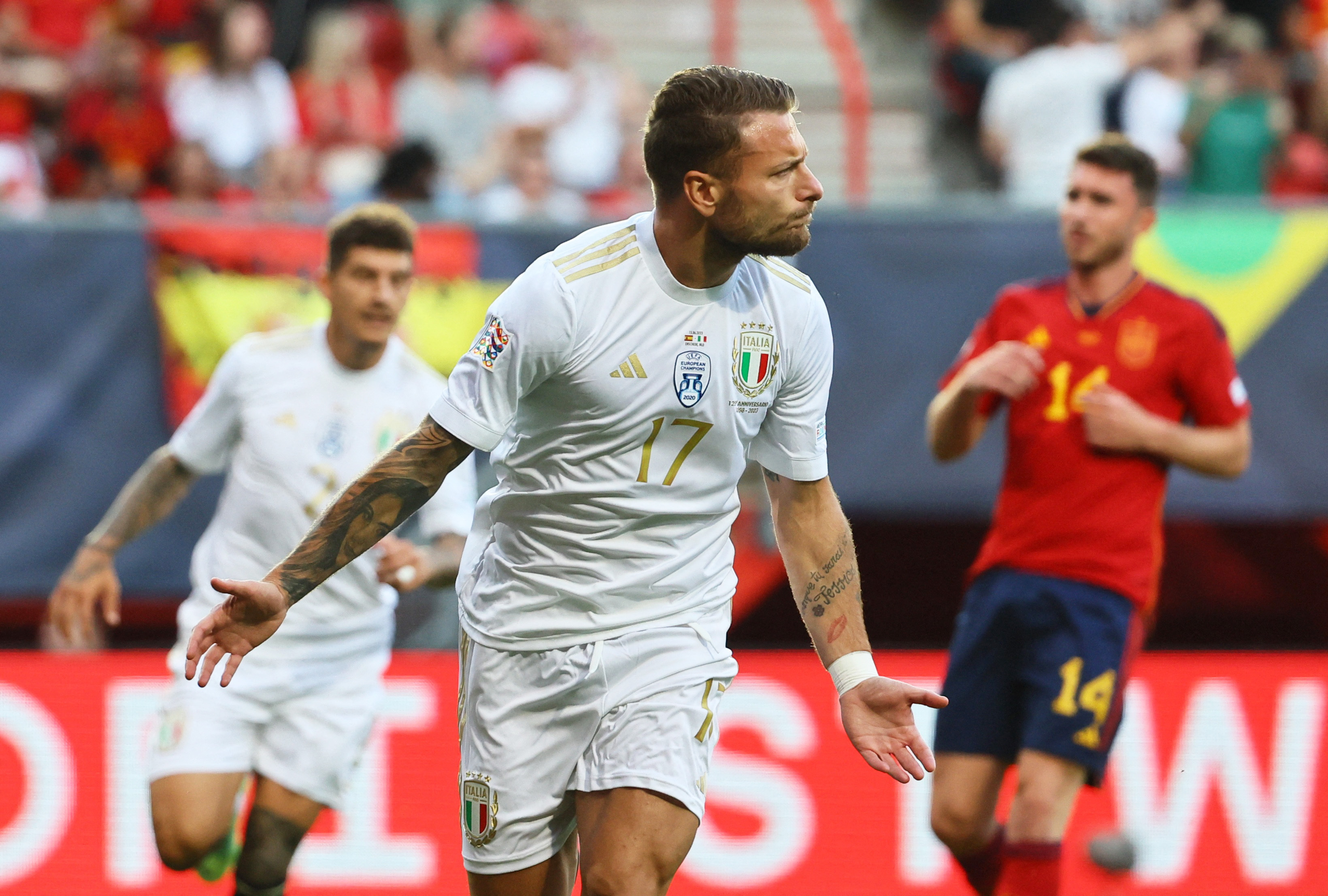 El italiano Ciro Immobile festeja el gol de penal que marcó ante la selección de España en la semifinal de la Nations League de Europa (REUTERS/Wolfgang Rattay)