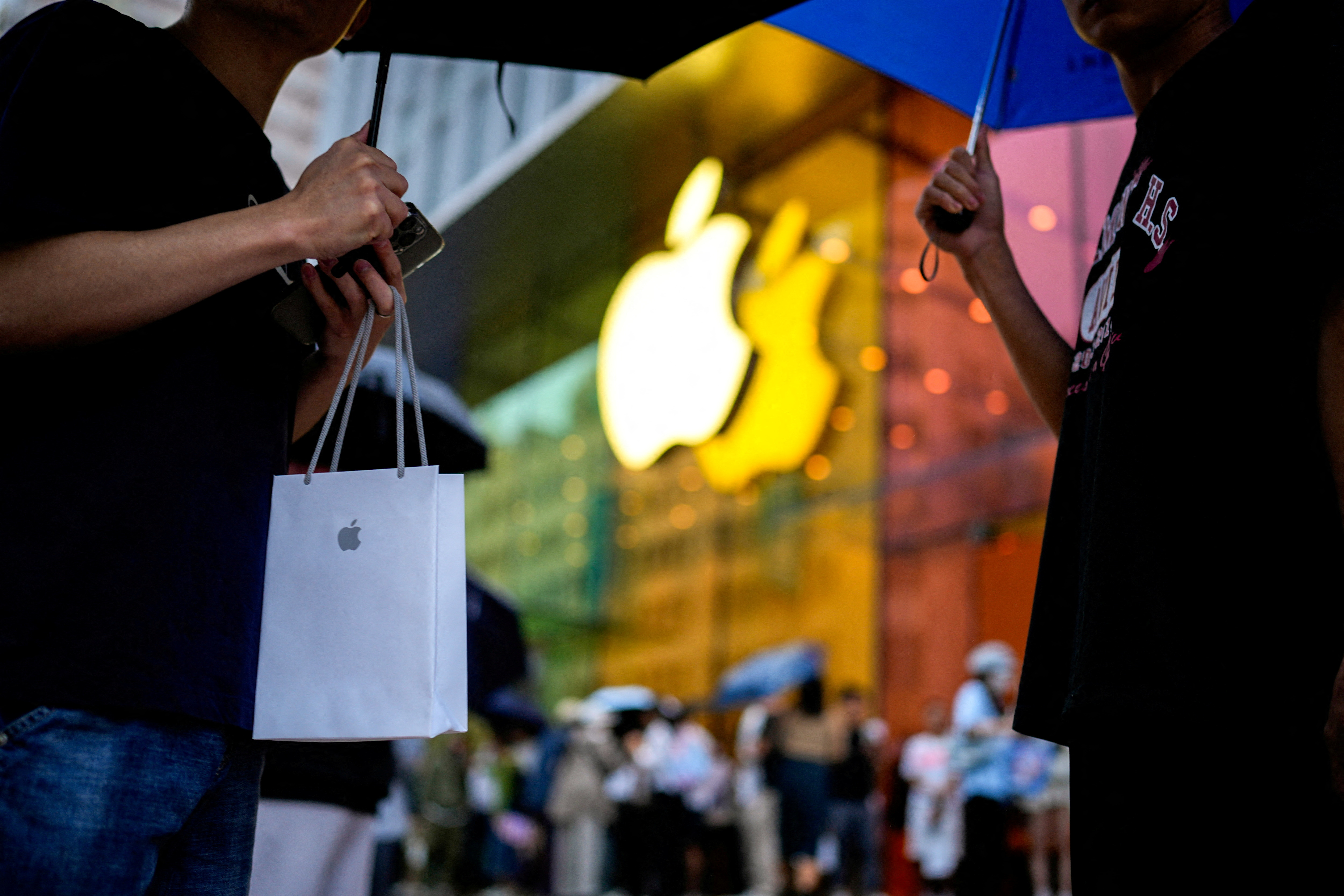 Duelo de gigantes: Apple recuper&oacute; terreno y destron&oacute; a Nvidia como la empresa m&aacute;s valiosa del mundo
