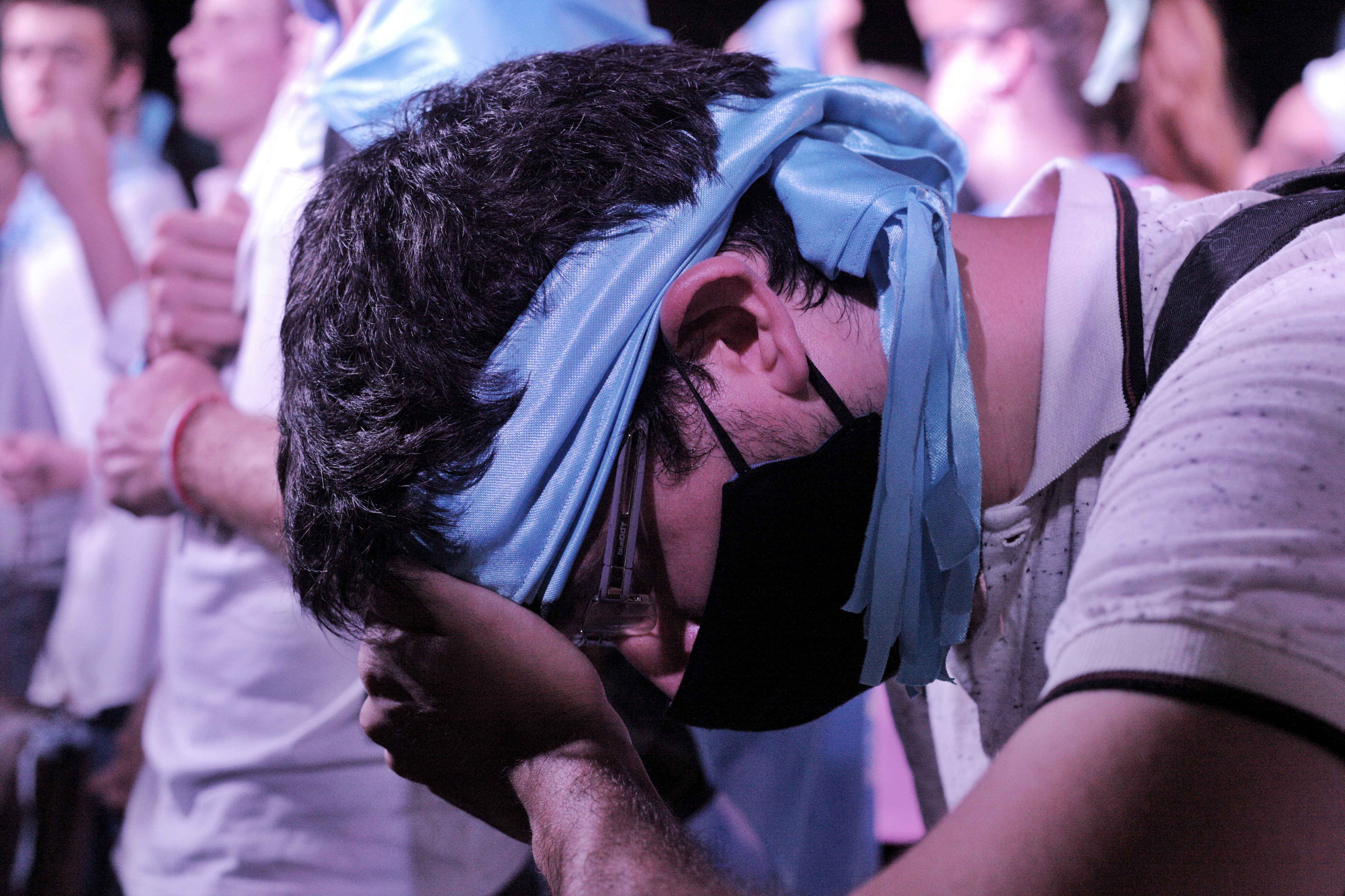 La derrota en el rostro, tras la sanción de la ley de la Interrupción Voluntaria del Embarazo. (Fotos: Roberto Almeida)