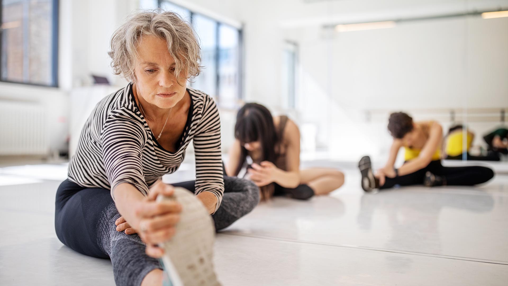 El hecho de estirar los músculos y, por tanto, mantenerlos activos, favorece el flujo sanguíneo, algo especialmente importante durante la tercera edad porque tiende a ralentizarse (Getty Images)