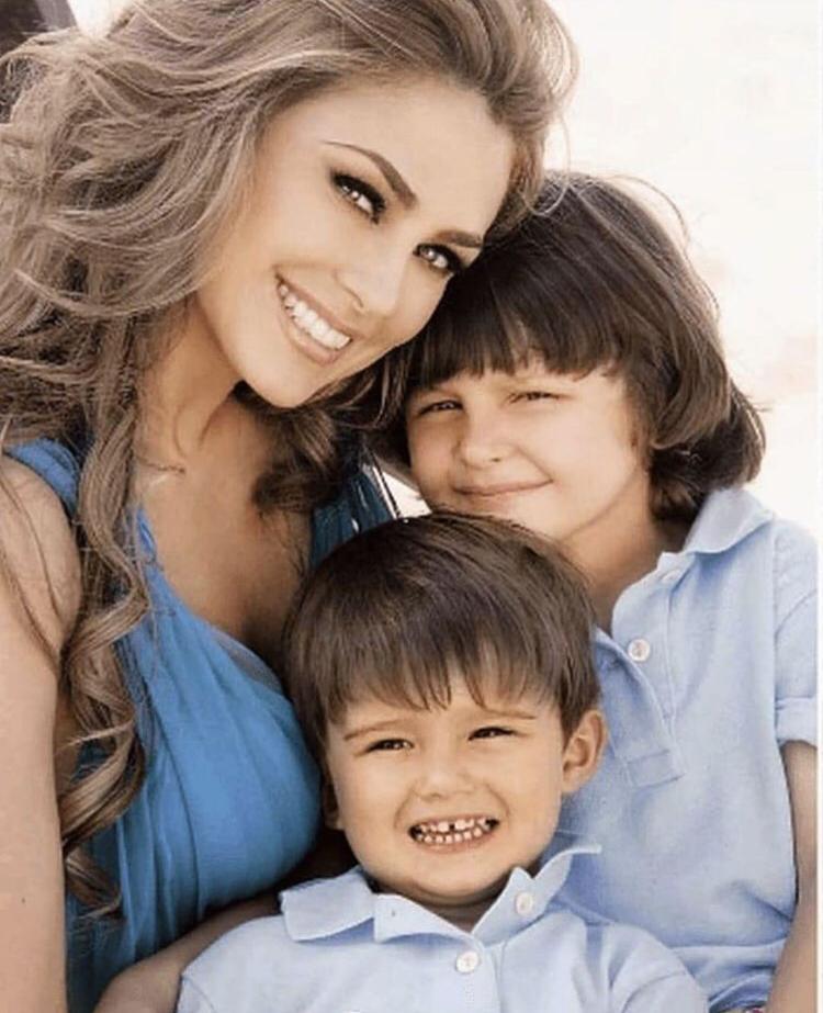 Aracely Arambula Y Sus Hijos