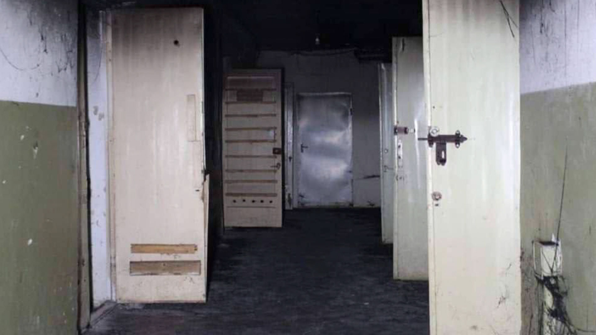 Salas de tortura halladas en Kherson (@TpyxaNews)