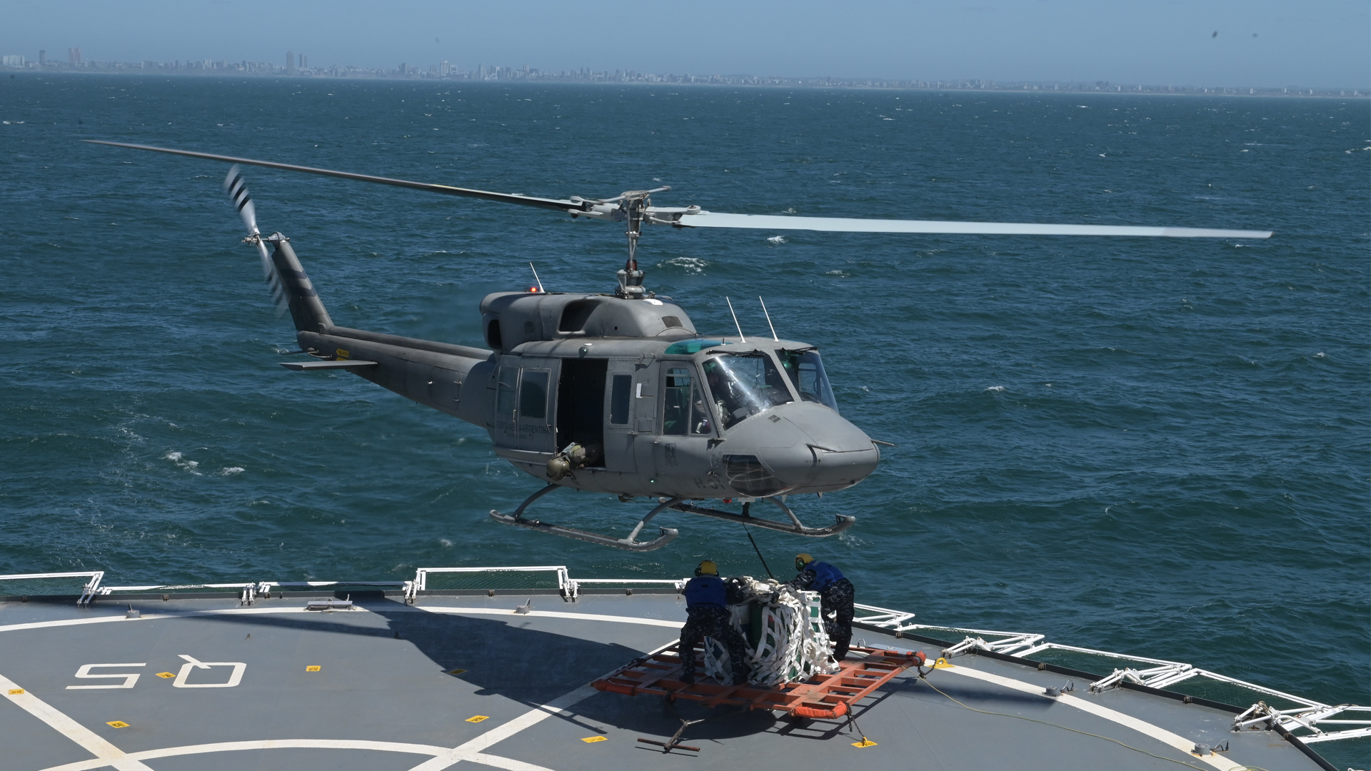 El reaprovisionamiento vertical con helicópteros fue otra de las prácticas que se llevaron adelante en la prueba (Fernando Calzada)