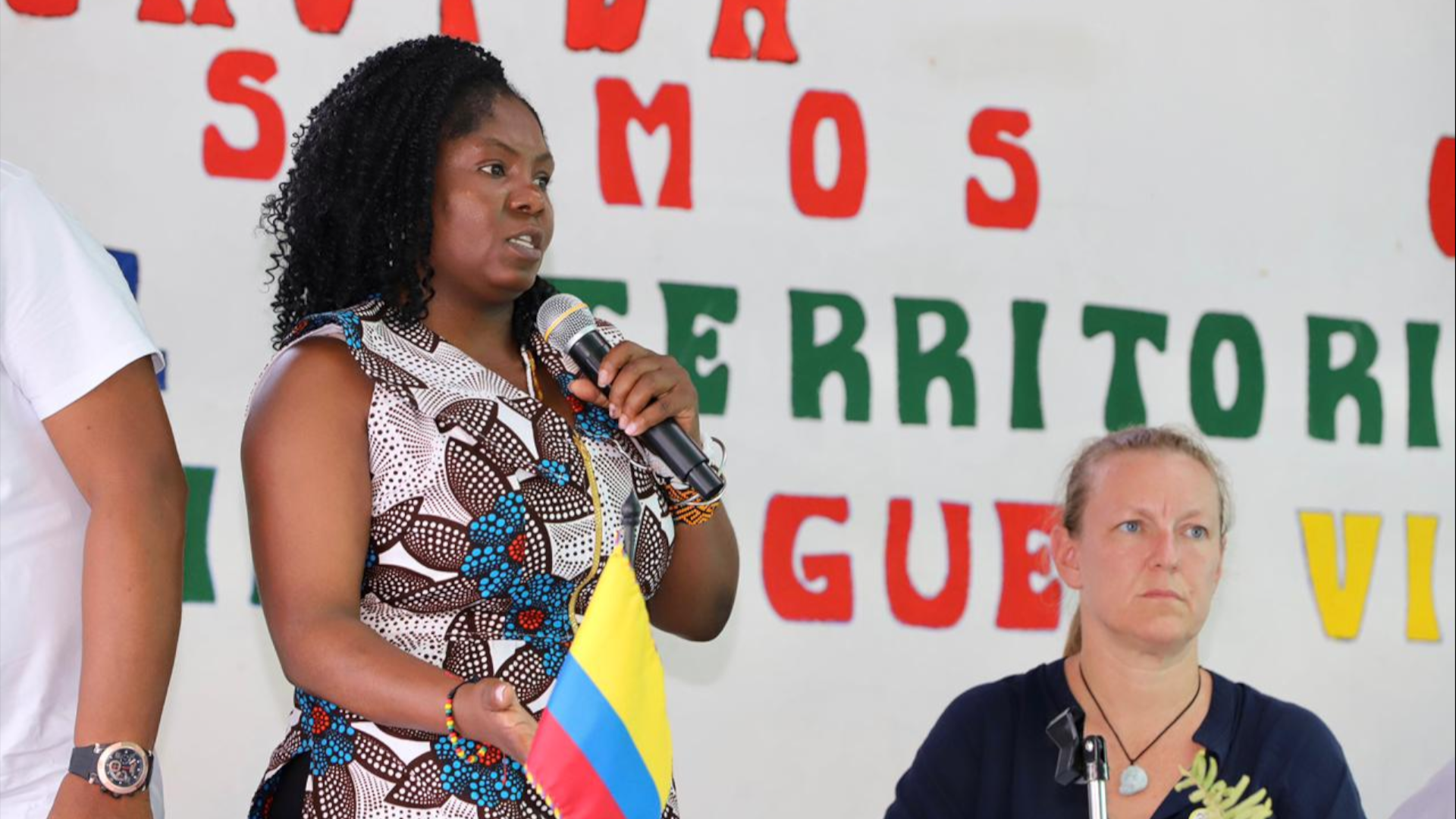 Vicepresidenta Francia Márquez en representación del Estado pidió perdón a las víctimas de la población que dejó el desarrollo de la operación Génesis en Chocó. (Vicepresidencia de la República)