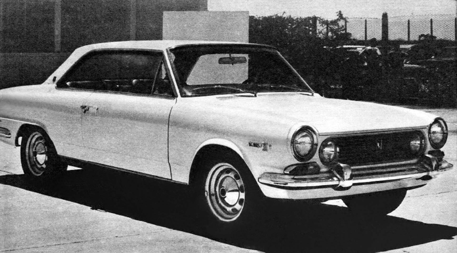 El primer Torino que vio la luz delante del periodismo en 1966, fue esta coupé blanca del modelo 380W