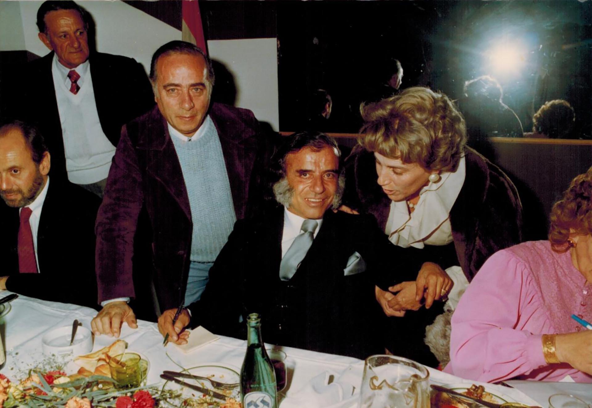Menem junto a Elba, Luis Macaya y Cholito