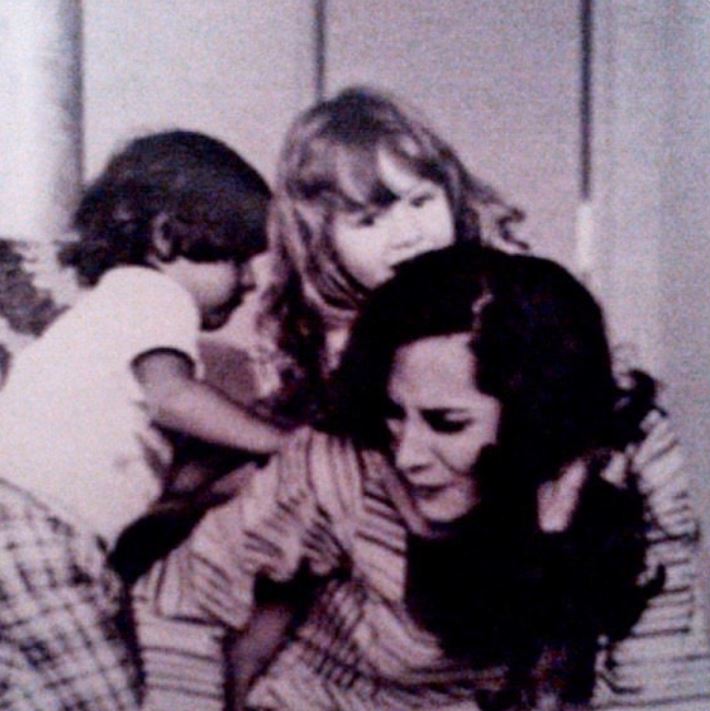 Susana Dosamantes con sus dos hijos: Paulina y Enrique. (Foto: Instagram/@paulinarubio)
